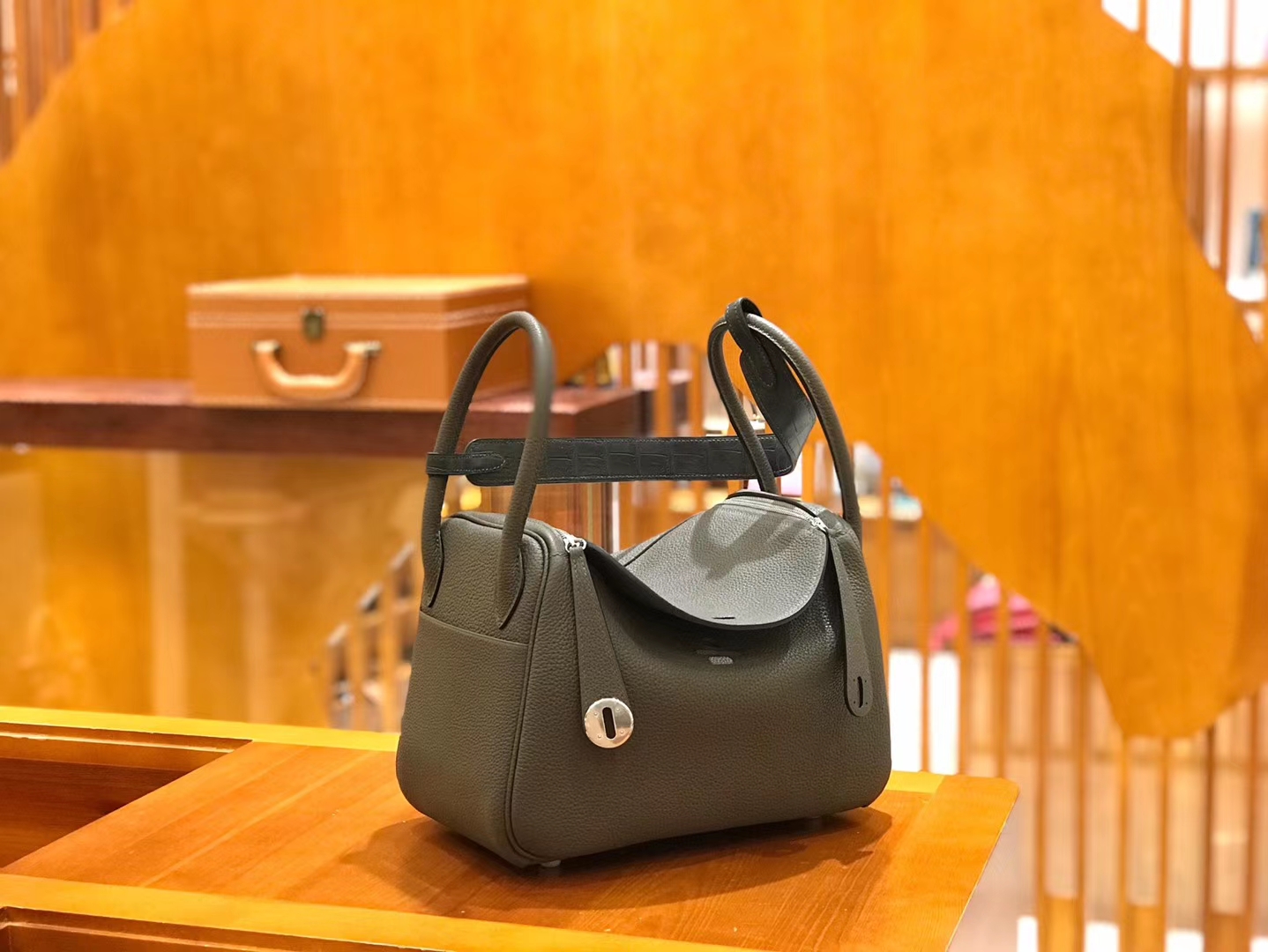 Hermès（爱马仕）Lindy 26cm 锡器灰 小牛皮拼鳄鱼皮 银扣 原版蜜蜡线 顶级手工缝制
