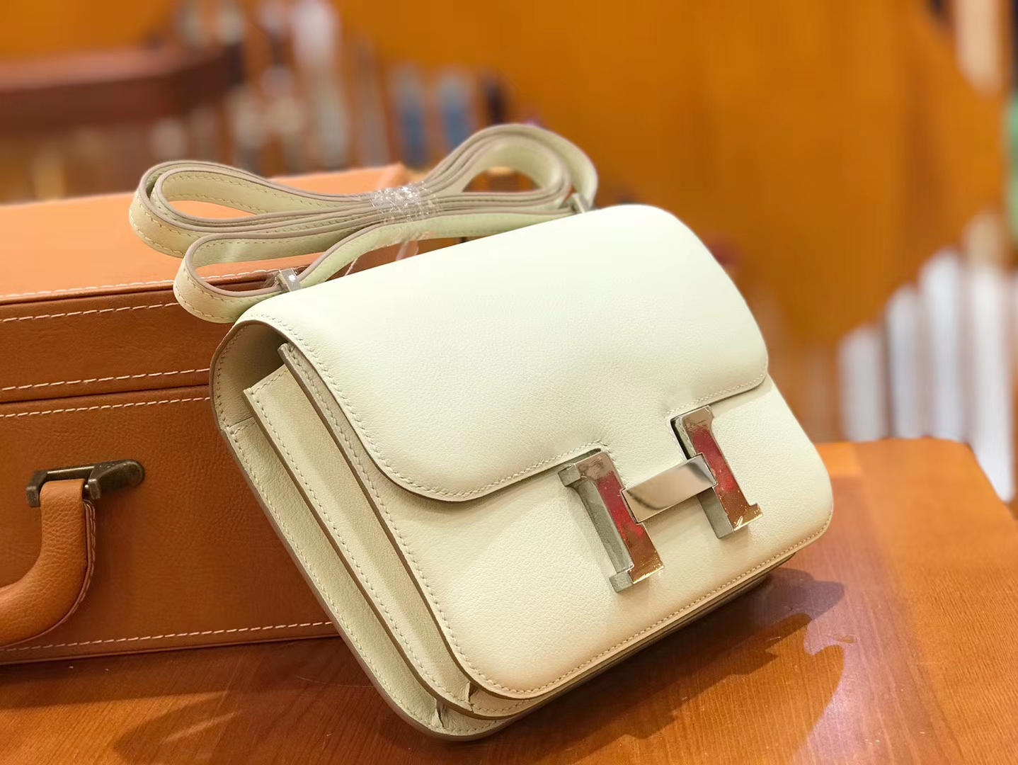 Hermès（爱马仕）Constance 18cm Swift牛皮 奶昔白 银扣 原版蜜蜡线 顶级手工缝制