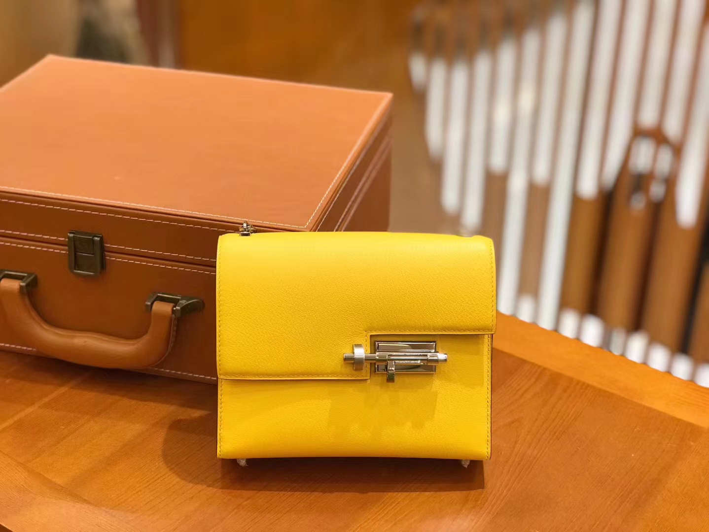 Hermès（爱马仕）Verrou 手枪包 17cm 山羊皮 芥黄 原版蜜蜡线 顶级手缝工艺