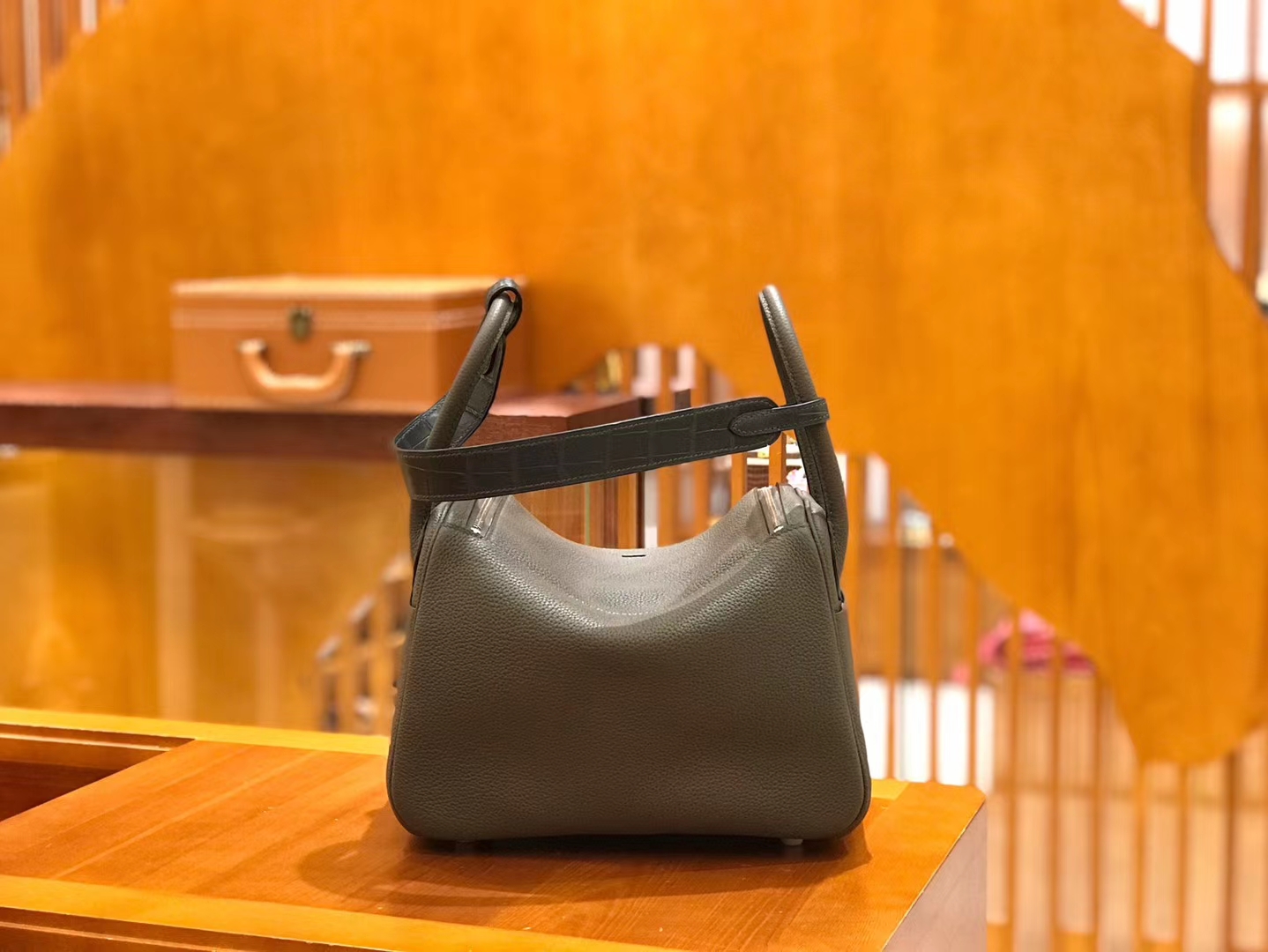 Hermès（爱马仕）Lindy 26cm 锡器灰 小牛皮拼鳄鱼皮 银扣 原版蜜蜡线 顶级手工缝制