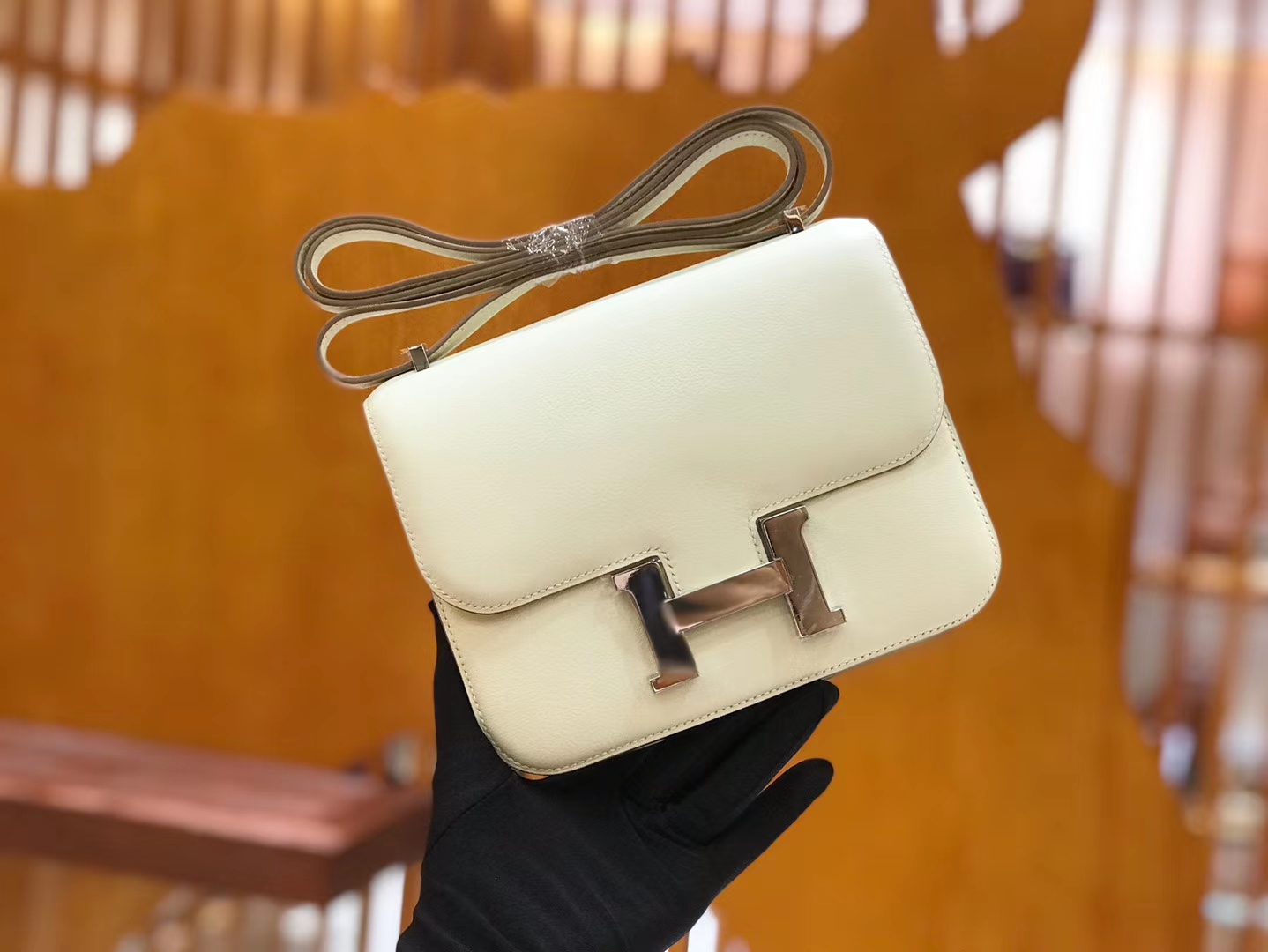 Hermès（爱马仕）Constance 18cm Swift牛皮 奶昔白 银扣 原版蜜蜡线 顶级手工缝制