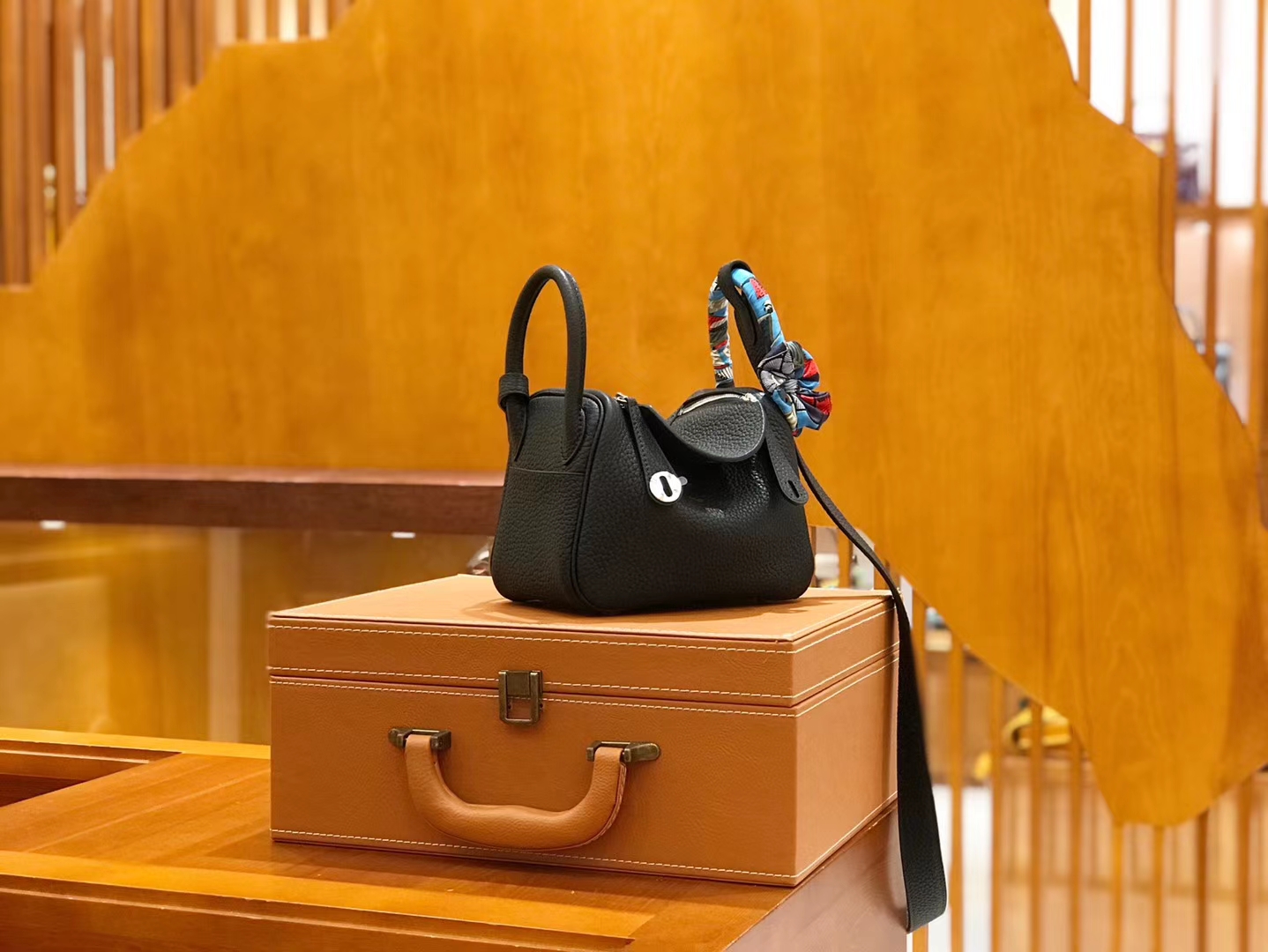 Hermès（爱马仕）Lindy 18cm 经典黑 Togo牛皮 银扣 原版蜜蜡线 顶级手工