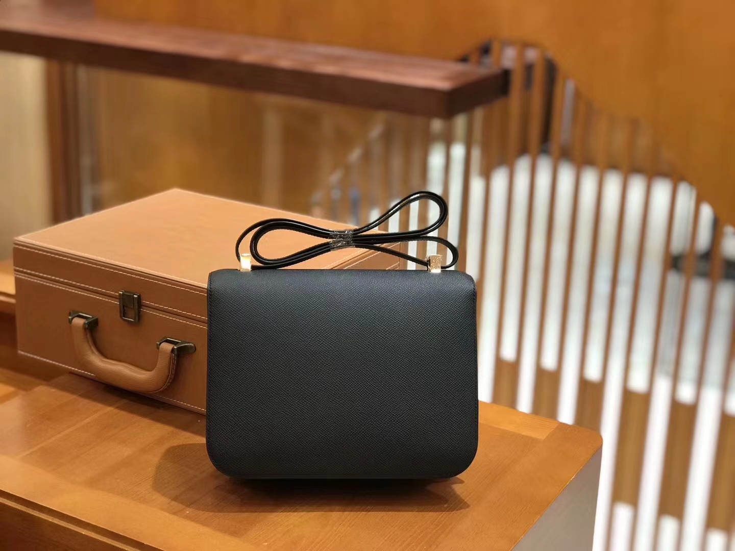 Hermès（爱马仕）Constance 23cm 经典黑 Epsom 掌纹小牛皮 银扣 原版蜜蜡线 顶级手工缝制