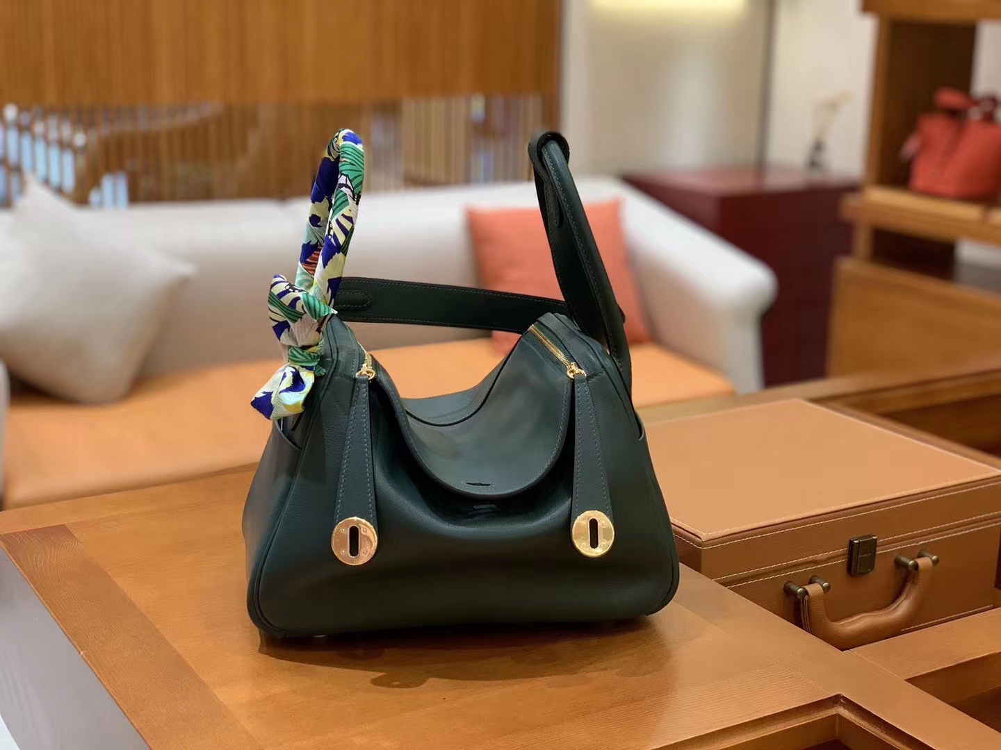 Hermès（爱马仕）Lindy 26cm 松柏绿拼丝绒绿 Swift 牛皮 银扣 原版蜜蜡线 顶级手工缝制