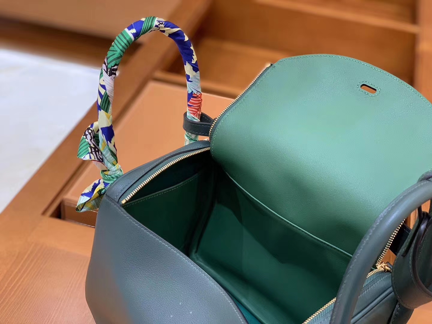 Hermès（爱马仕）Lindy 26cm 松柏绿拼丝绒绿 Swift 牛皮 银扣 原版蜜蜡线 顶级手工缝制