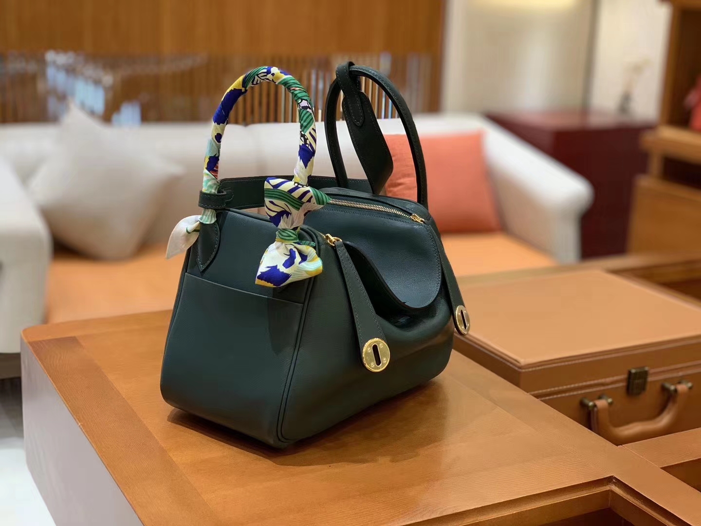 Hermès（爱马仕）Lindy 26cm 松柏绿拼丝绒绿 Swift 牛皮 银扣 原版蜜蜡线 顶级手工缝制