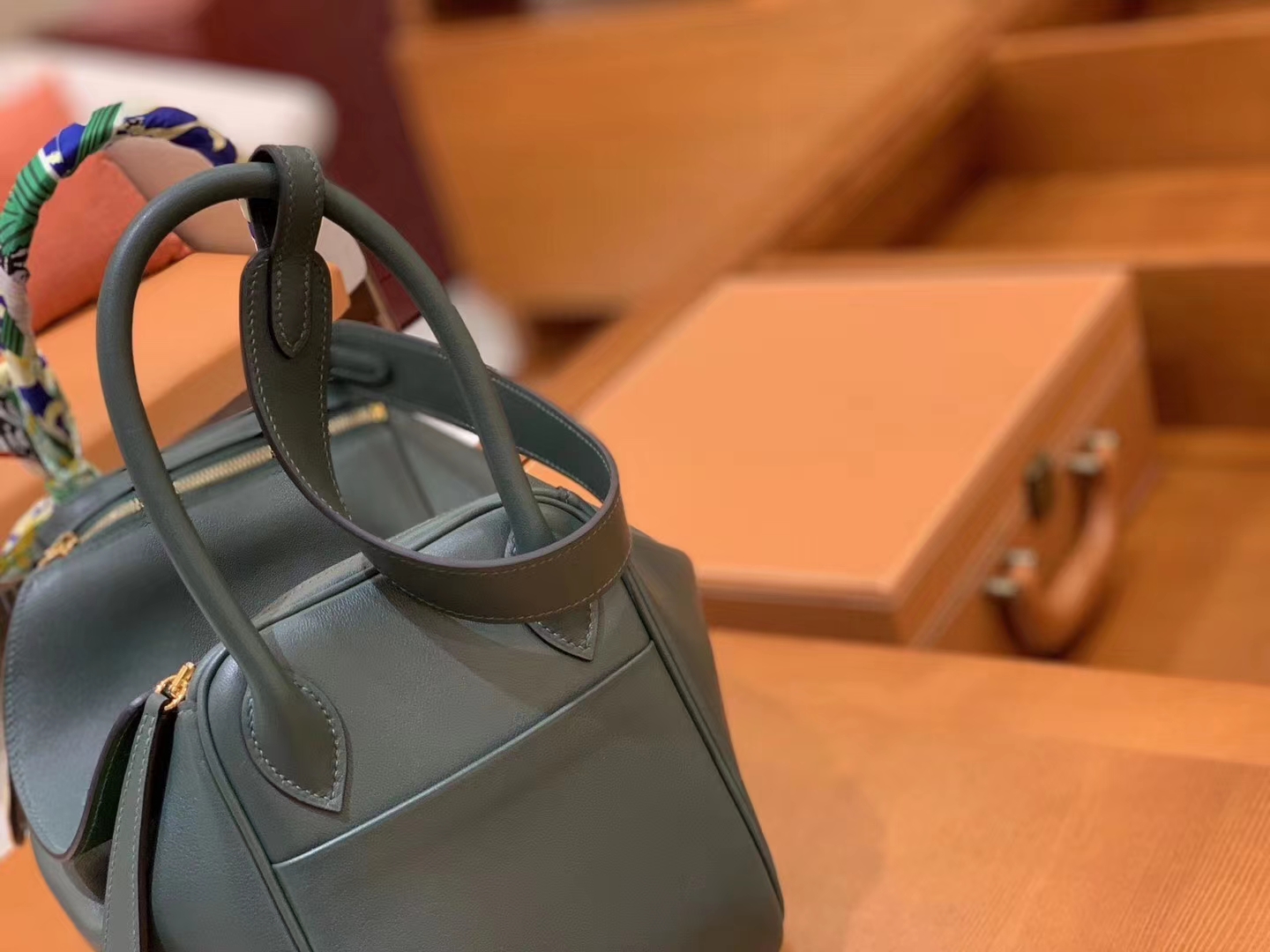 Hermès（爱马仕）Lindy 26cm 松柏绿拼丝绒绿 Swift 牛皮 银扣 原版蜜蜡线 顶级手工缝制