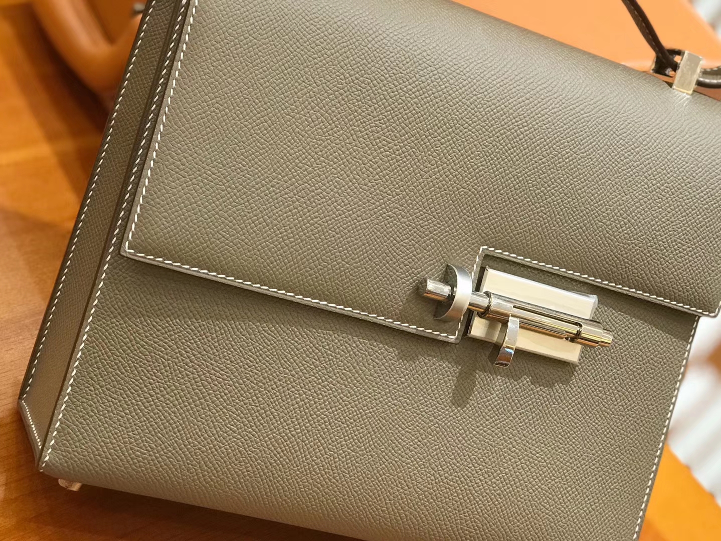 Hermès（爱马仕）Verrou 手枪包 23cm Epsom掌纹皮 大象灰 原版蜜蜡线 顶级手缝工艺