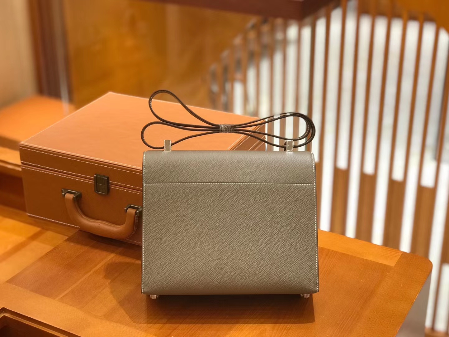 Hermès（爱马仕）Verrou 手枪包 23cm Epsom掌纹皮 大象灰 原版蜜蜡线 顶级手缝工艺