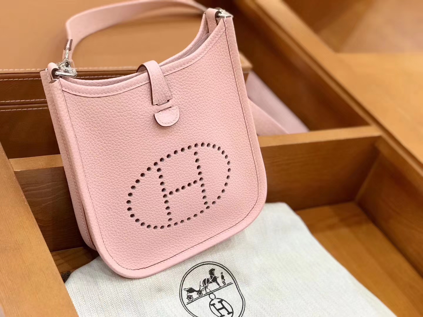 Hermès（爱马仕）伊芙琳 17cm 奶昔粉 TC大牛皮 银扣 原版蜜蜡线 顶级手工 现货