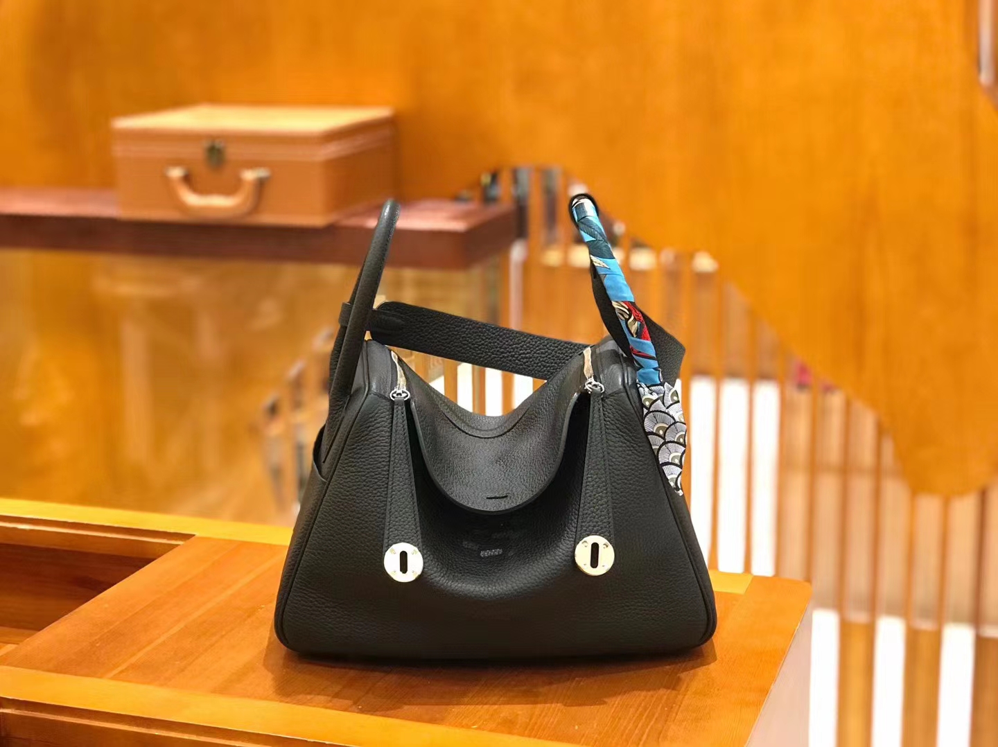 Hermès（爱马仕）Lindy 30cm 经典黑 Togo小牛皮 银扣 原版蜜蜡线 顶级手工缝制