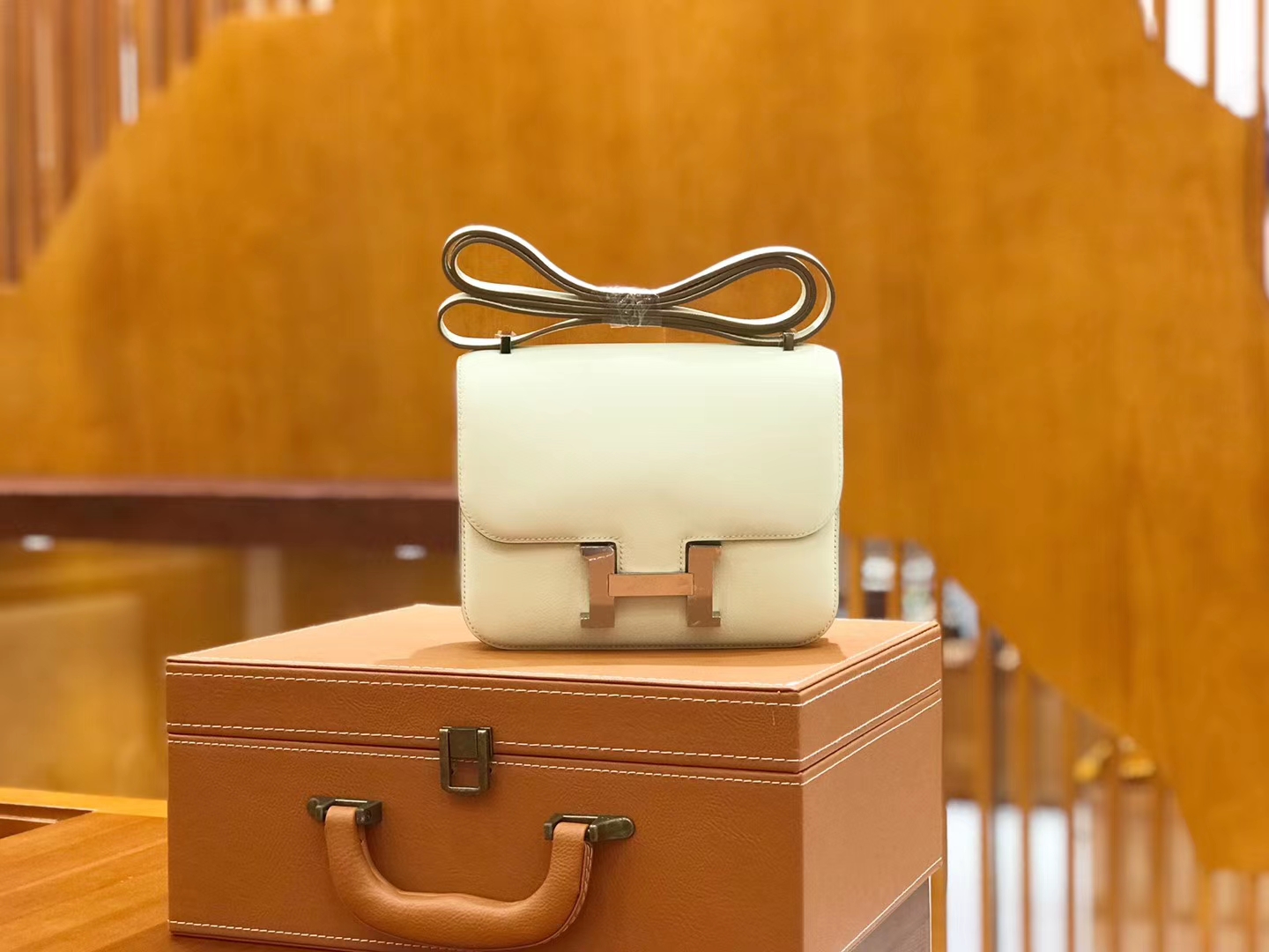 Hermès（爱马仕）Constance 18cm Swift牛皮 奶昔白 银扣 原版蜜蜡线 顶级手工缝制