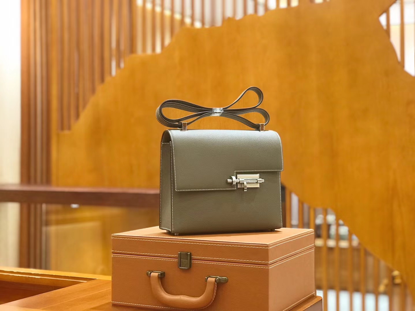 Hermès（爱马仕）Verrou 手枪包 23cm Epsom掌纹皮 大象灰 原版蜜蜡线 顶级手缝工艺