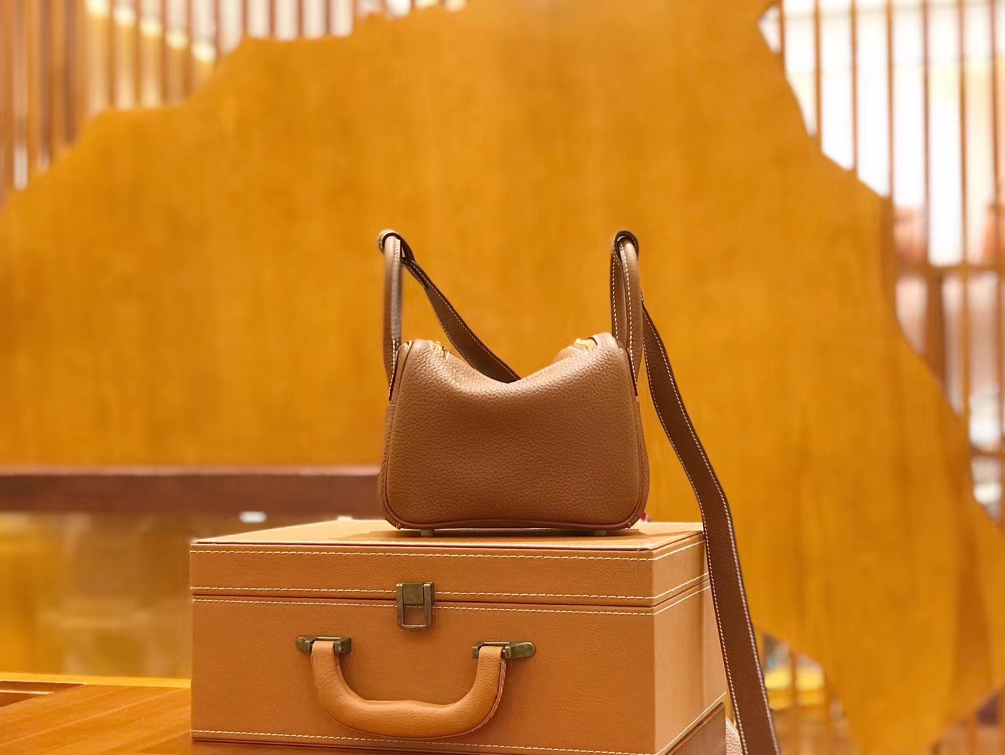 Hermès（爱马仕）Mini Lindy 18cm 焦糖色 Togo牛皮 金扣 原版蜜蜡线 顶级手缝