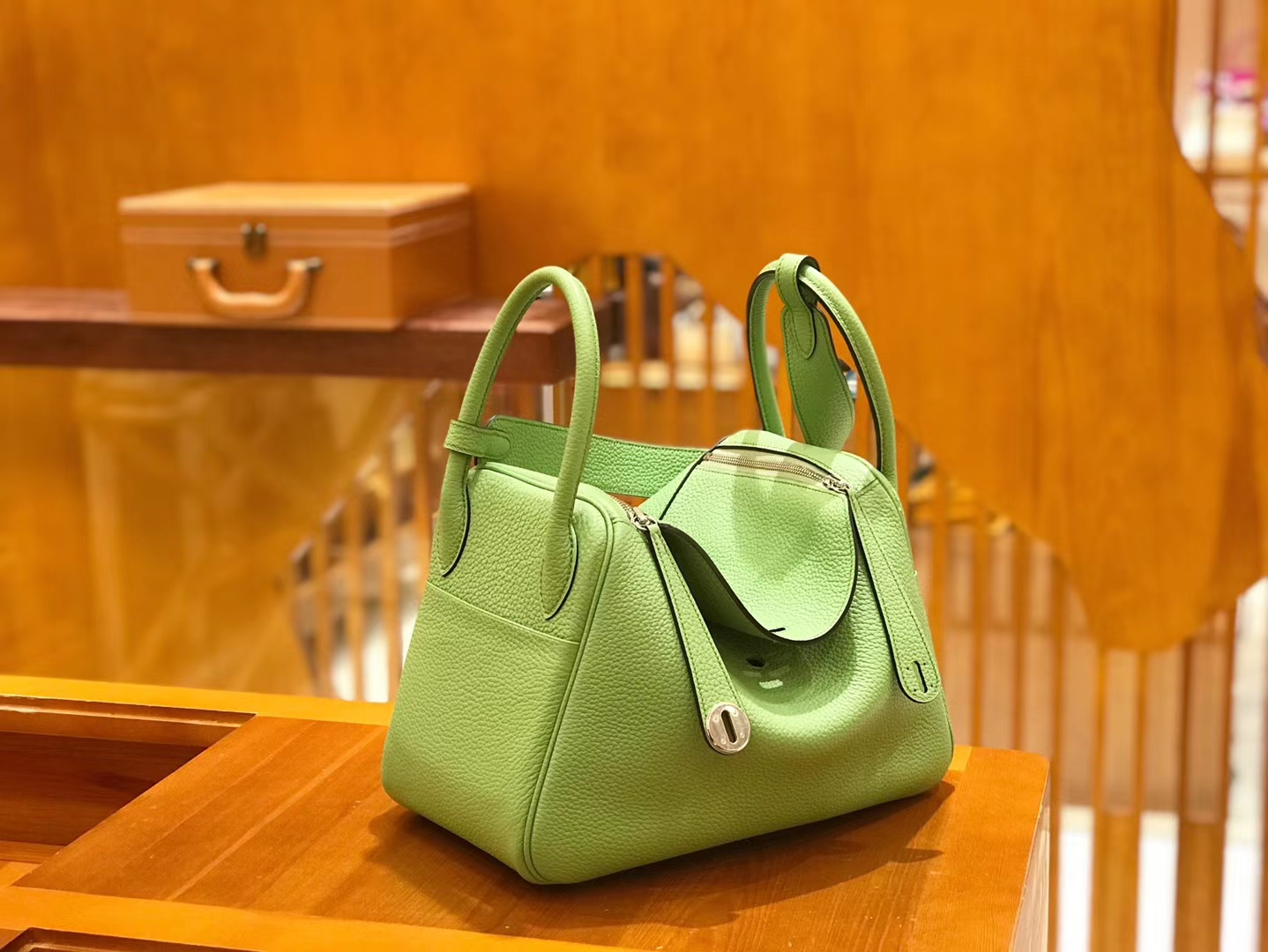 Hermès（爱马仕）Lindy 30cm 牛油果绿 Togo牛皮 银扣 原版蜜蜡线 顶级手缝 现货