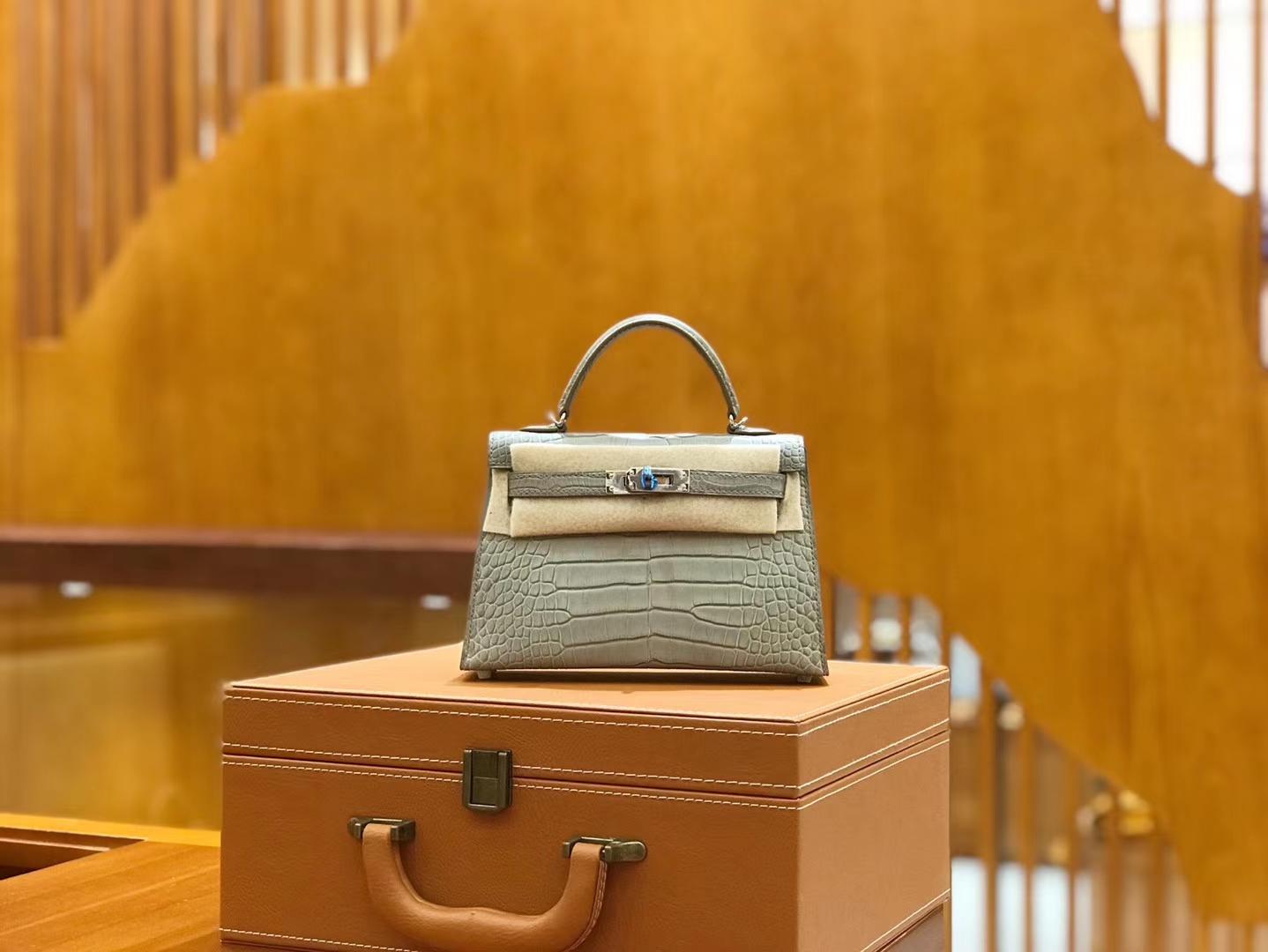 Hermès（爱马仕）Mini kelly 二代 19cm 美洲鳄鱼皮 珍珠灰 银扣 原版蜜蜡线 顶级手缝