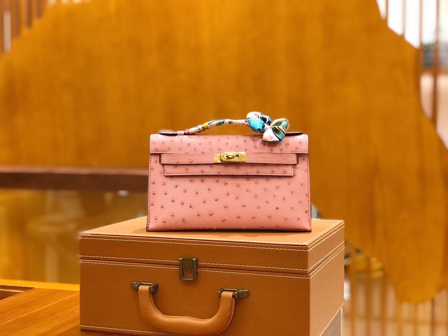 Hermès（爱马仕）Mini Kelly一代 奶昔粉 南非KK级鸵鸟皮 金扣 原版蜜蜡线 顶级手工缝制