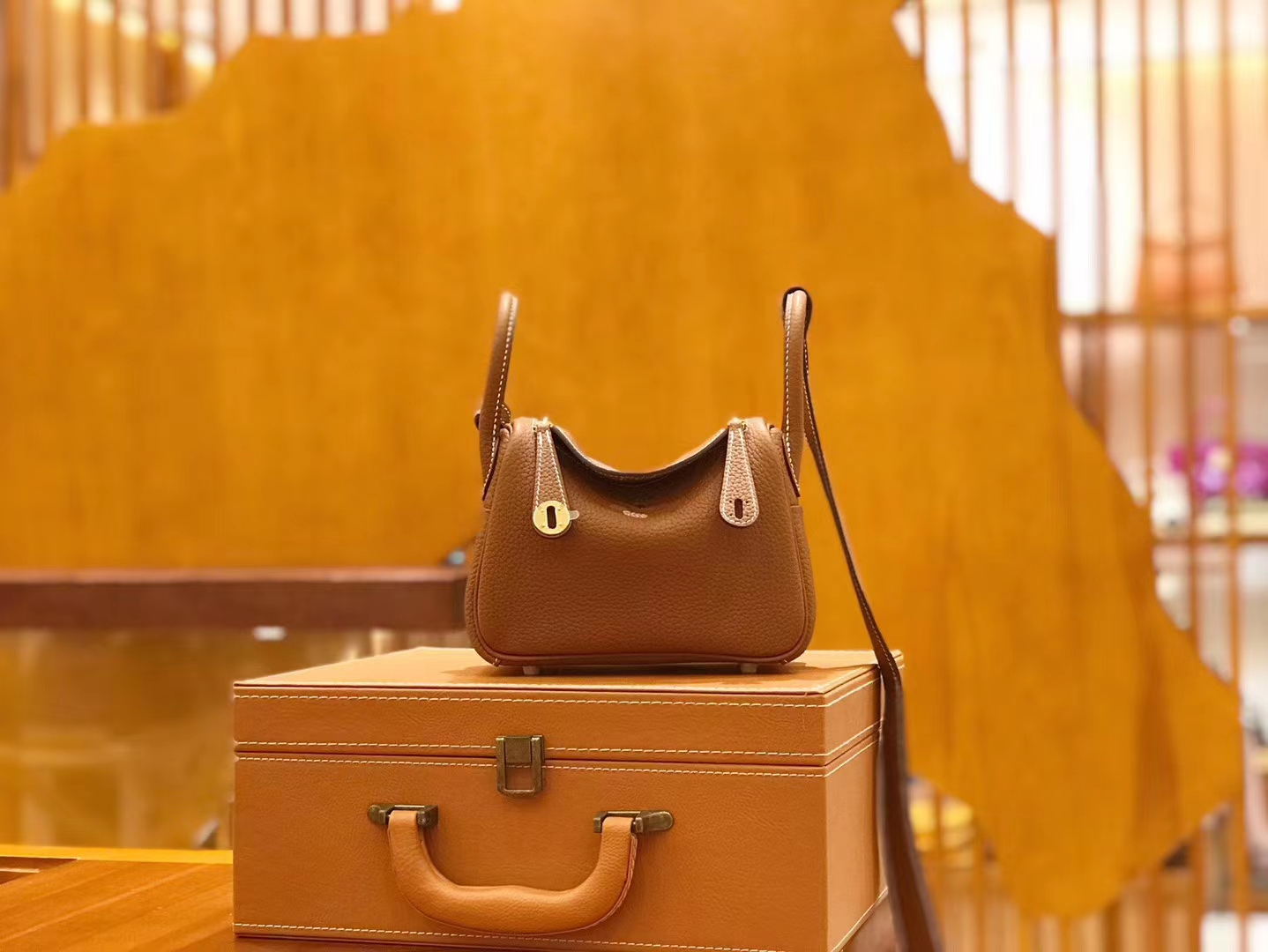 Hermès（爱马仕）Mini Lindy 18cm 焦糖色 Togo牛皮 金扣 原版蜜蜡线 顶级手缝