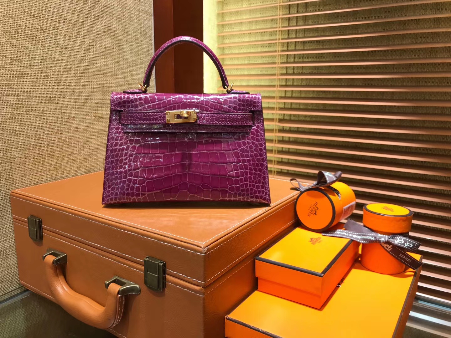 Hermès（爱马仕）Mini kelly 19cm 一级美洲鳄鱼皮 玫紫色 金扣 原版蜜蜡线 顶级手工