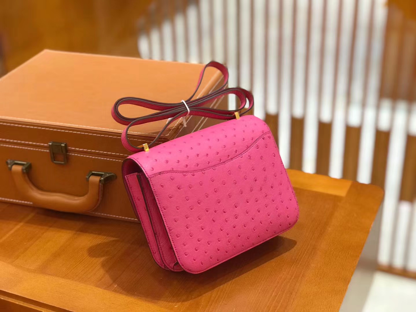 Hermès（爱马仕）Constance 18cm 惊艳粉 南非KK级鸵鸟皮 金扣 原版蜜蜡线 顶级手缝
