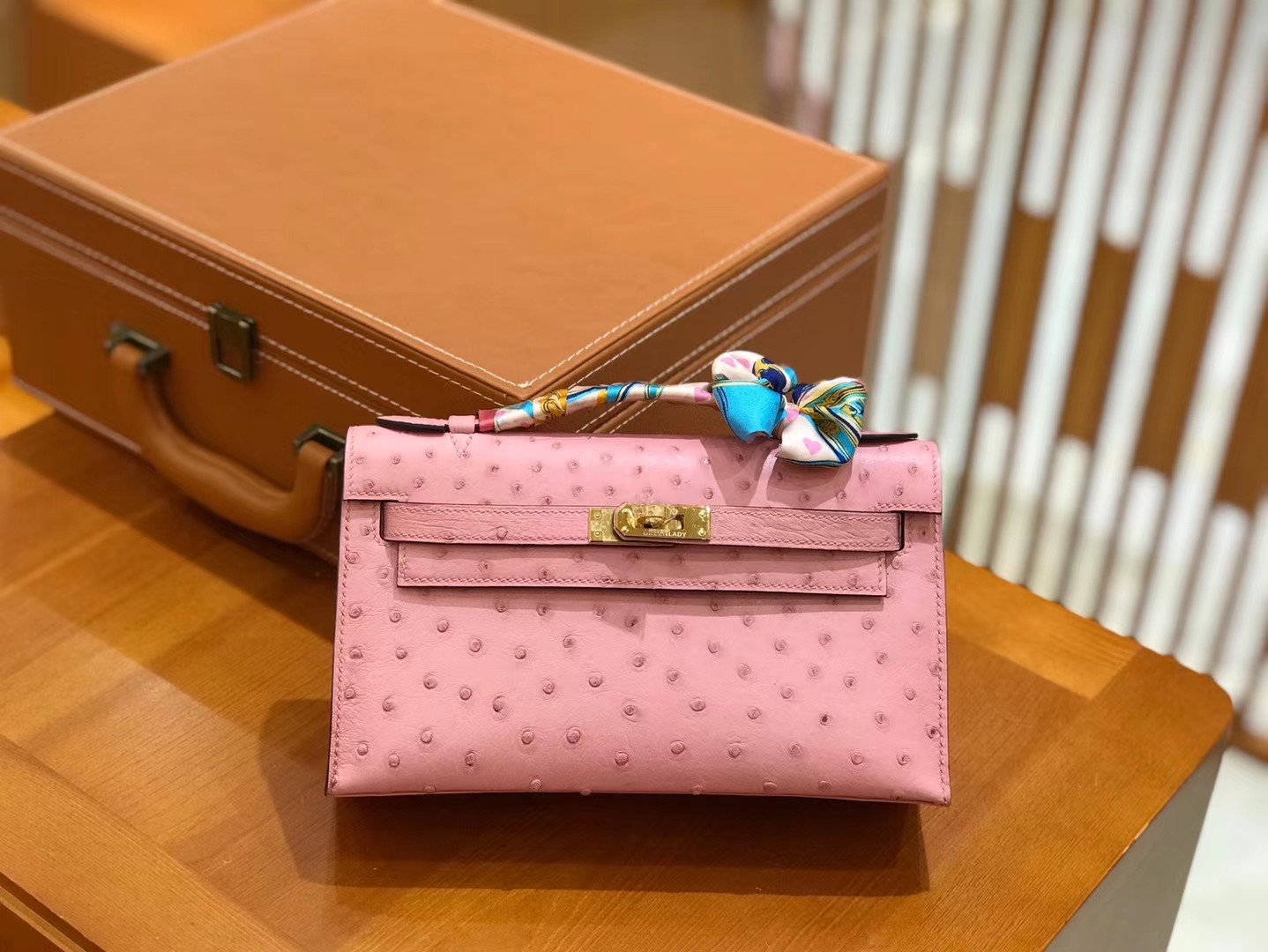 Hermès（爱马仕）Mini Kelly一代 奶昔粉 南非KK级鸵鸟皮 金扣 原版蜜蜡线 顶级手工缝制