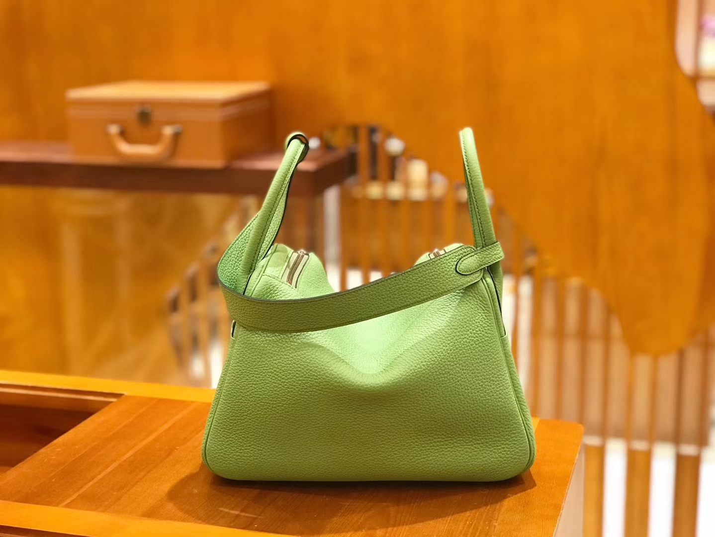 Hermès（爱马仕）Lindy 30cm 牛油果绿 Togo牛皮 银扣 原版蜜蜡线 顶级手缝 现货