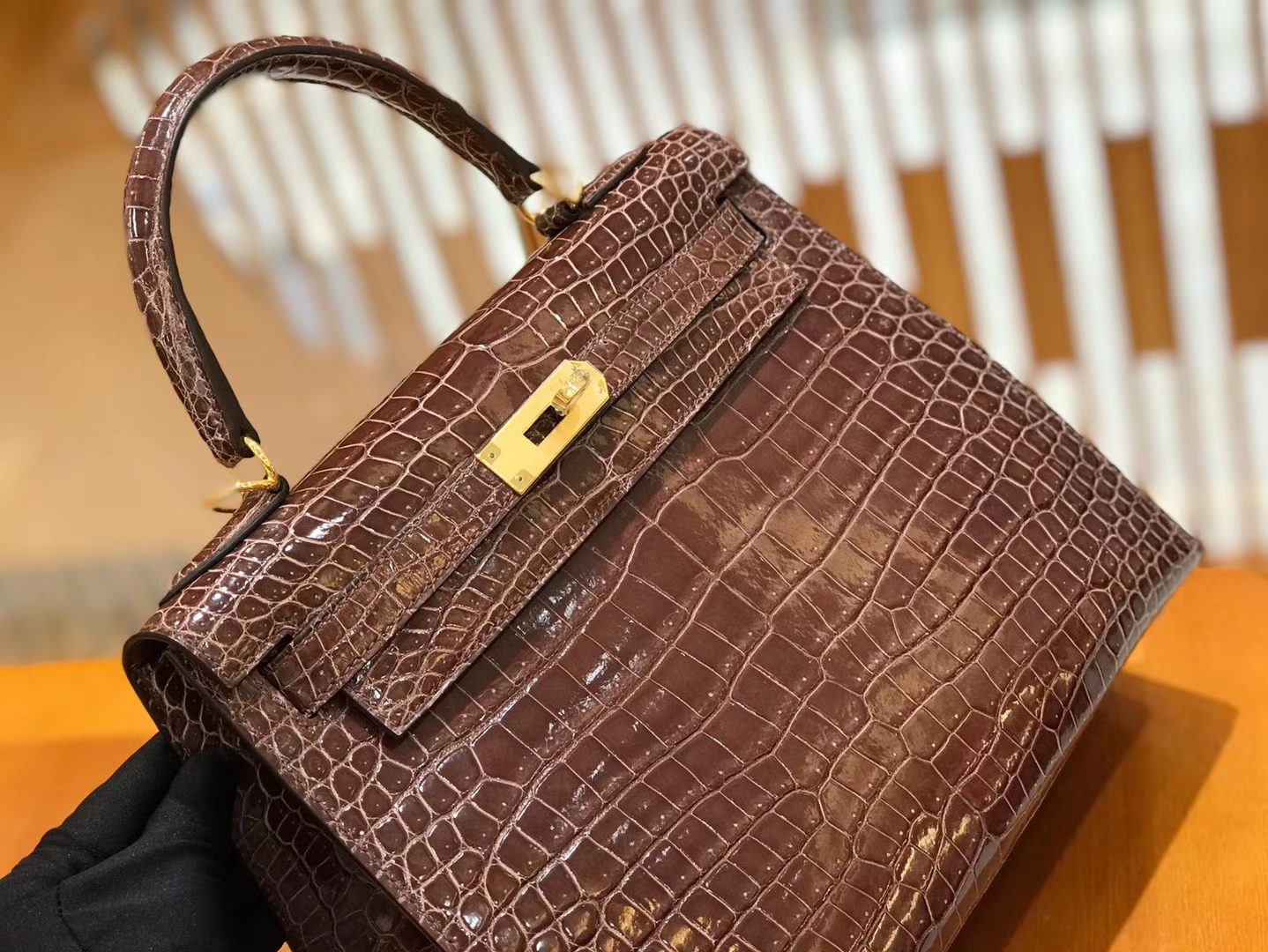 Hermès（爱马仕）Kelly 28cm 咖啡色 摩卡色 野生湾鳄 鳄鱼皮 金扣 原版蜜蜡线 顶级手缝 现货
