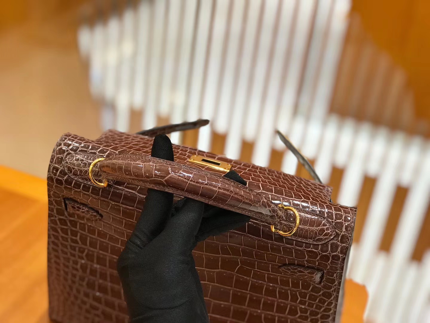 Hermès（爱马仕）Kelly 28cm 咖啡色 摩卡色 野生湾鳄 鳄鱼皮 金扣 原版蜜蜡线 顶级手缝 现货