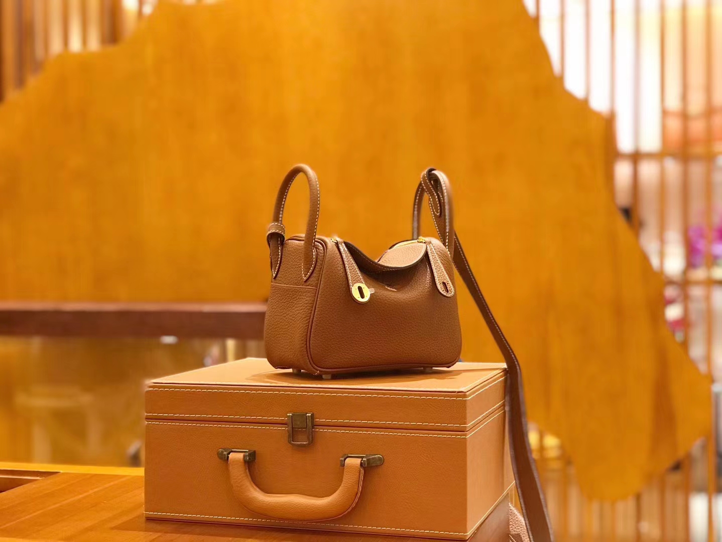 Hermès（爱马仕）Mini Lindy 18cm 焦糖色 Togo牛皮 金扣 原版蜜蜡线 顶级手缝