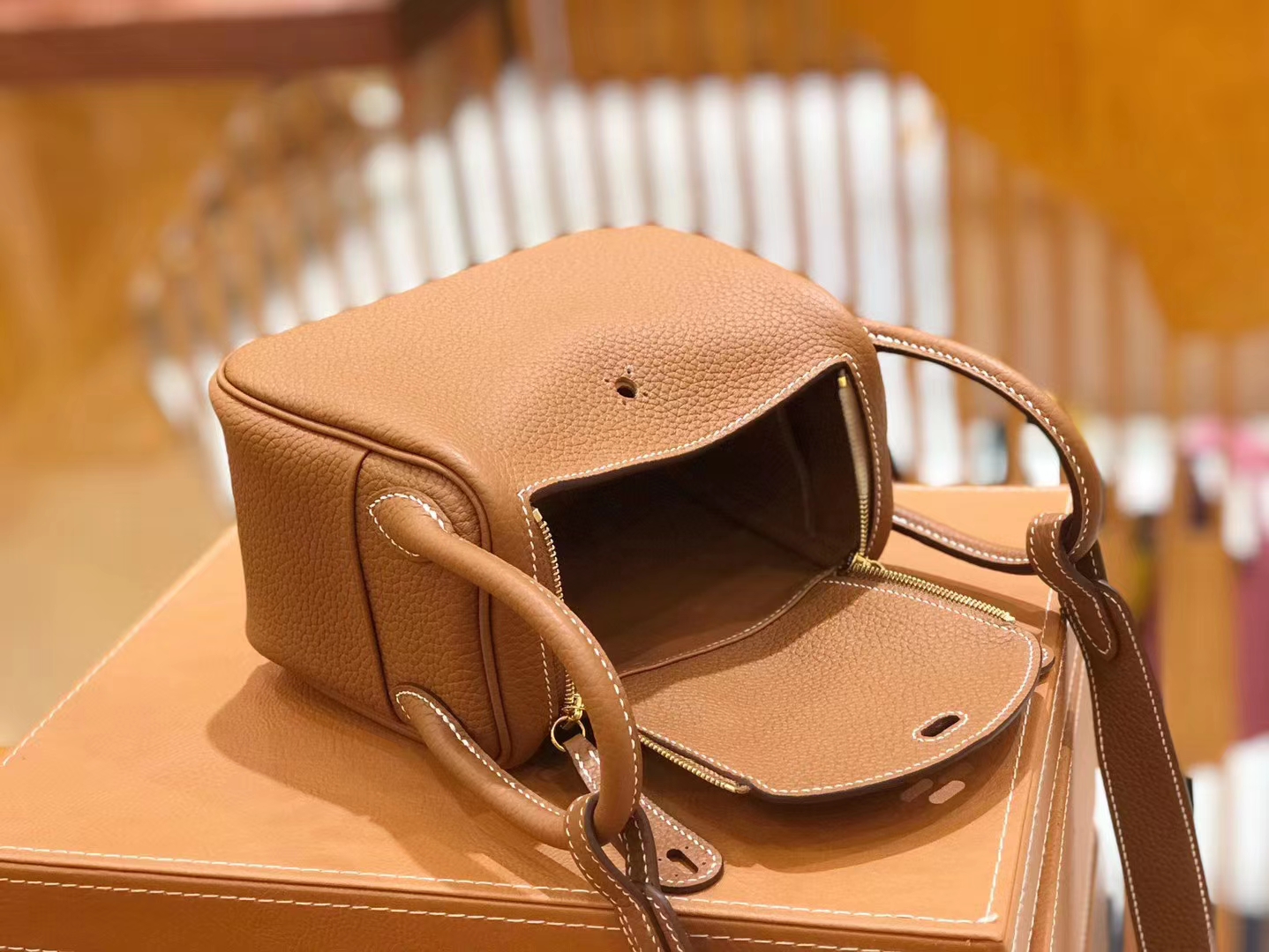 Hermès（爱马仕）Mini Lindy 18cm 焦糖色 Togo牛皮 金扣 原版蜜蜡线 顶级手缝