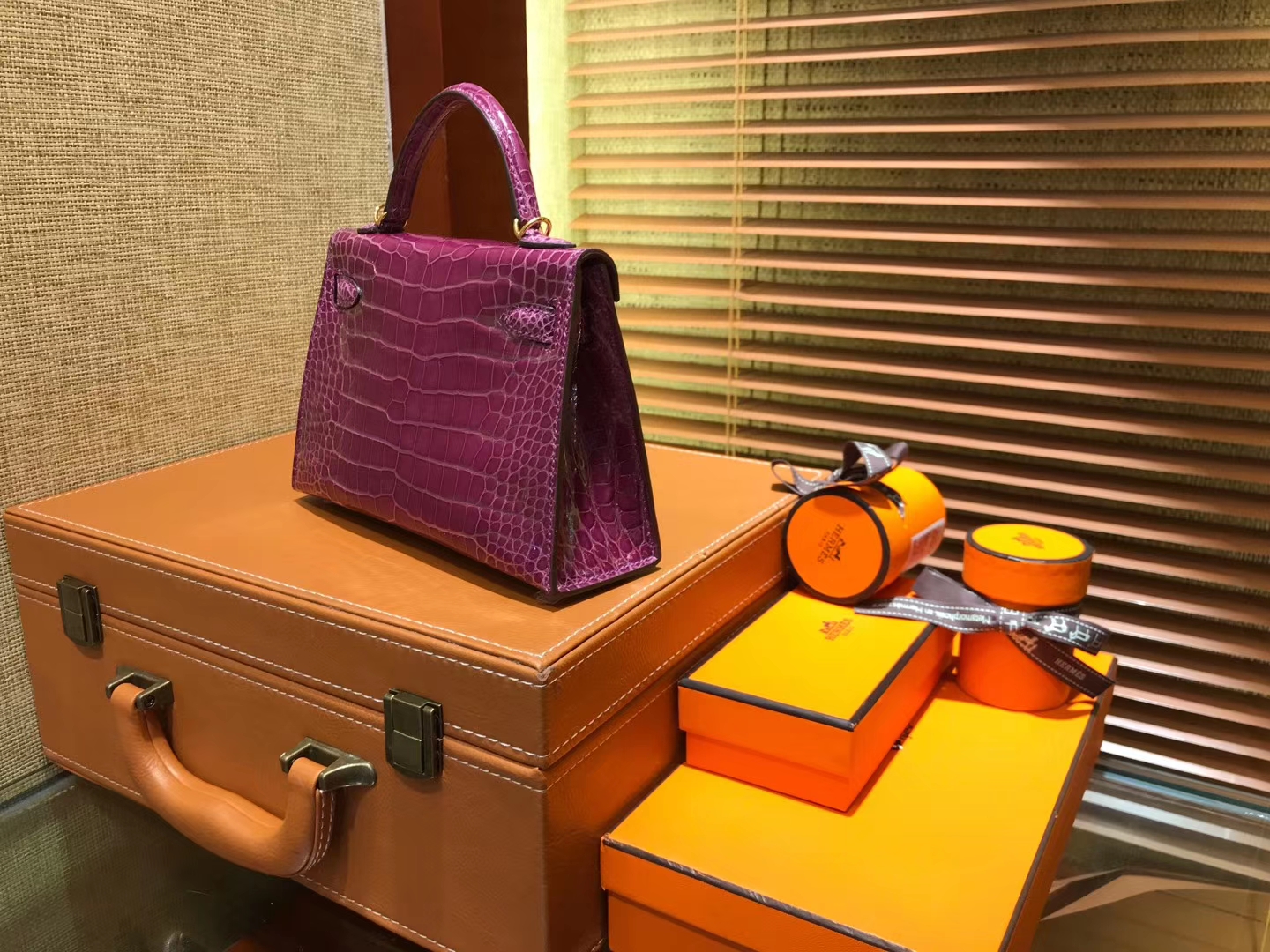 Hermès（爱马仕）Mini kelly 19cm 一级美洲鳄鱼皮 玫紫色 金扣 原版蜜蜡线 顶级手工