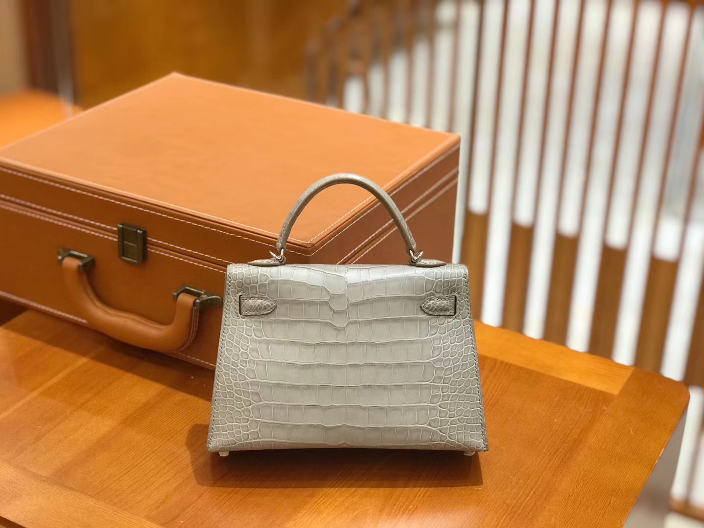 Hermès（爱马仕）Mini kelly 二代 19cm 美洲鳄鱼皮 珍珠灰 银扣 原版蜜蜡线 顶级手缝