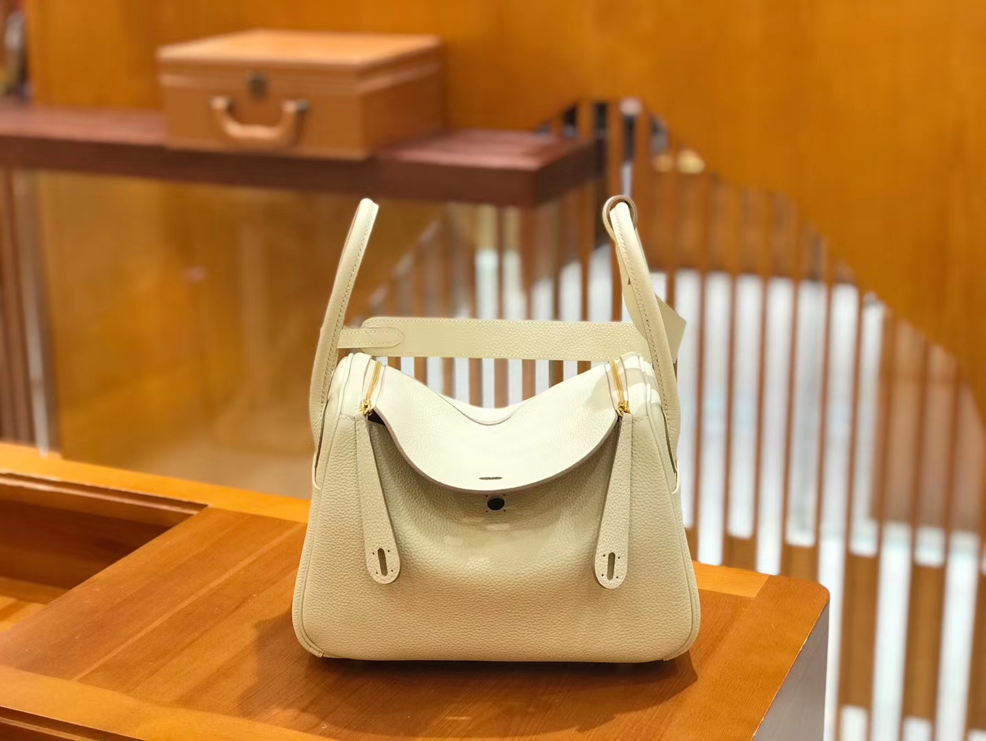 Hermès（爱马仕）Lindy 26cm 奶昔白 Togo 牛皮 金扣 原版蜜蜡线 顶级手缝