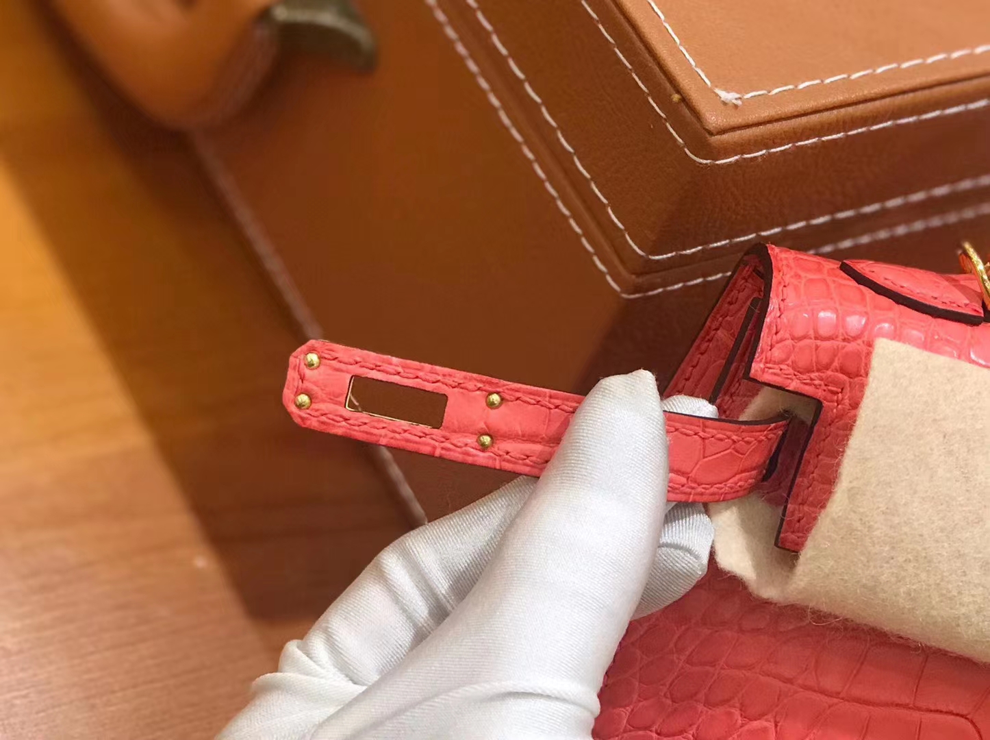 Hermès（爱马仕）Mini kelly 二代 杜鹃粉 一级美洲鳄鱼皮 金扣 原版蜜蜡线 顶级手缝