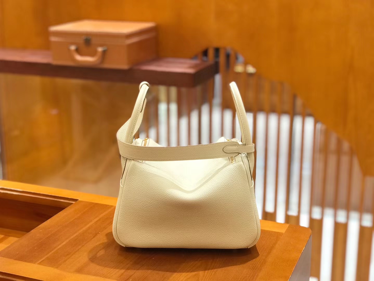Hermès（爱马仕）Lindy 26cm 奶昔白 Togo 牛皮 金扣 原版蜜蜡线 顶级手缝