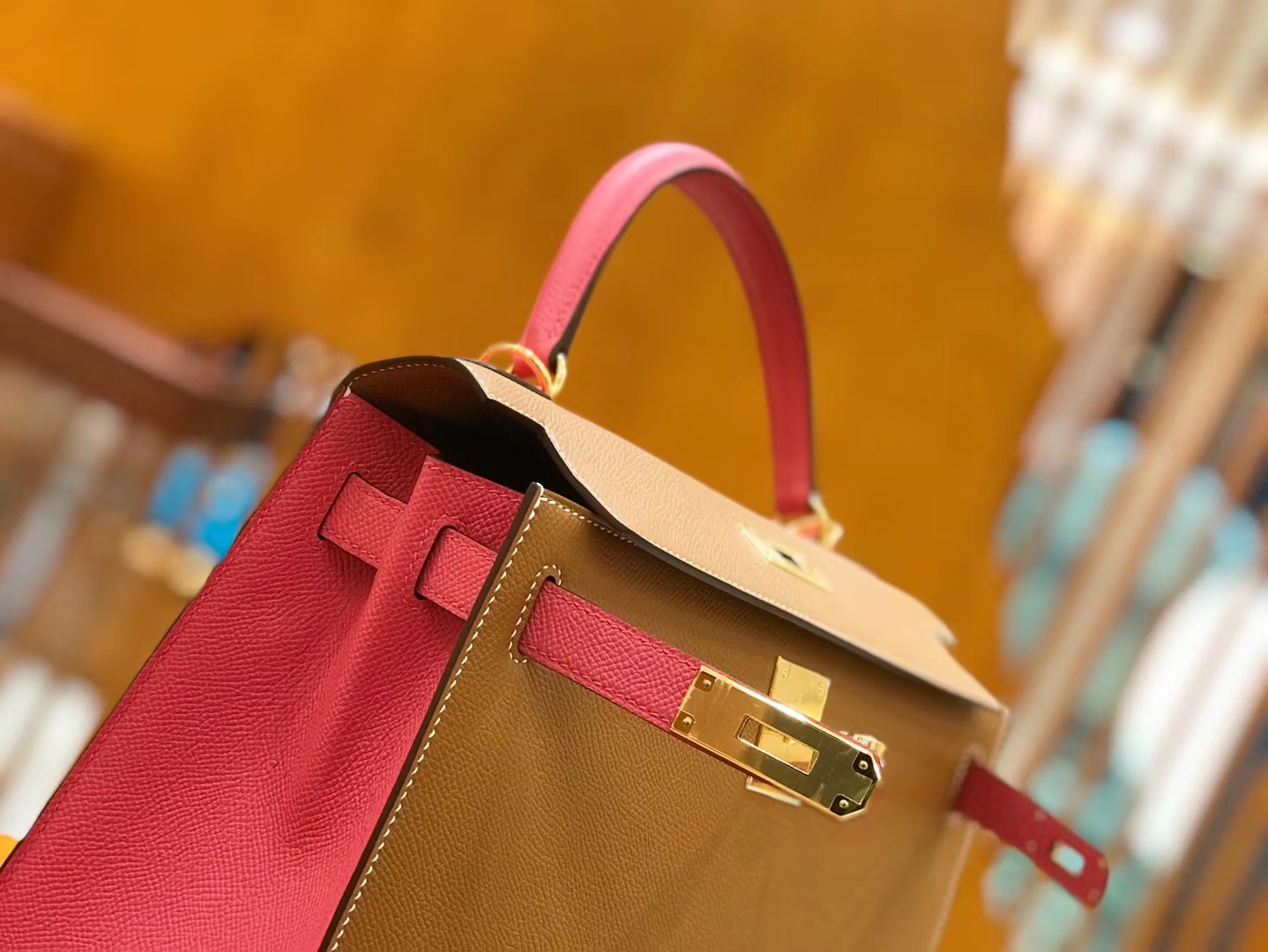 Hermès（爱马仕）Kelly 28cm 金棕拼唇膏粉 Epsom 掌纹小牛皮 金扣 原版蜜蜡线 顶级手缝