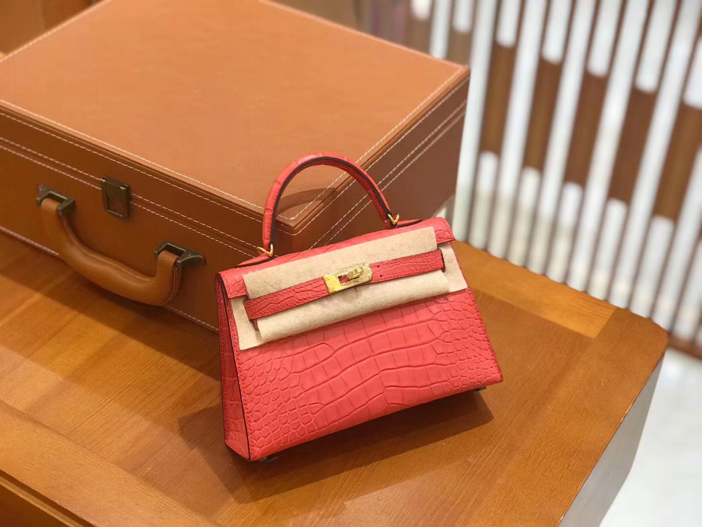 Hermès（爱马仕）Mini kelly 二代 杜鹃粉 一级美洲鳄鱼皮 金扣 原版蜜蜡线 顶级手缝