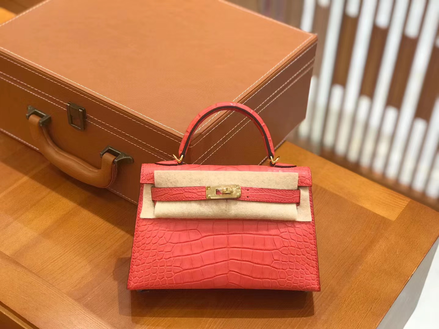 Hermès（爱马仕）Mini kelly 二代 杜鹃粉 一级美洲鳄鱼皮 金扣 原版蜜蜡线 顶级手缝