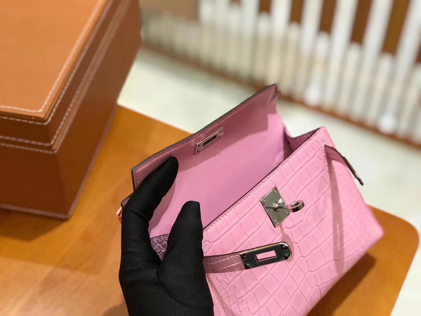 Hermès（爱马仕）Mini kelly 二代 樱花粉 美洲鳄鱼皮 银扣 原版蜜蜡线 顶级手缝