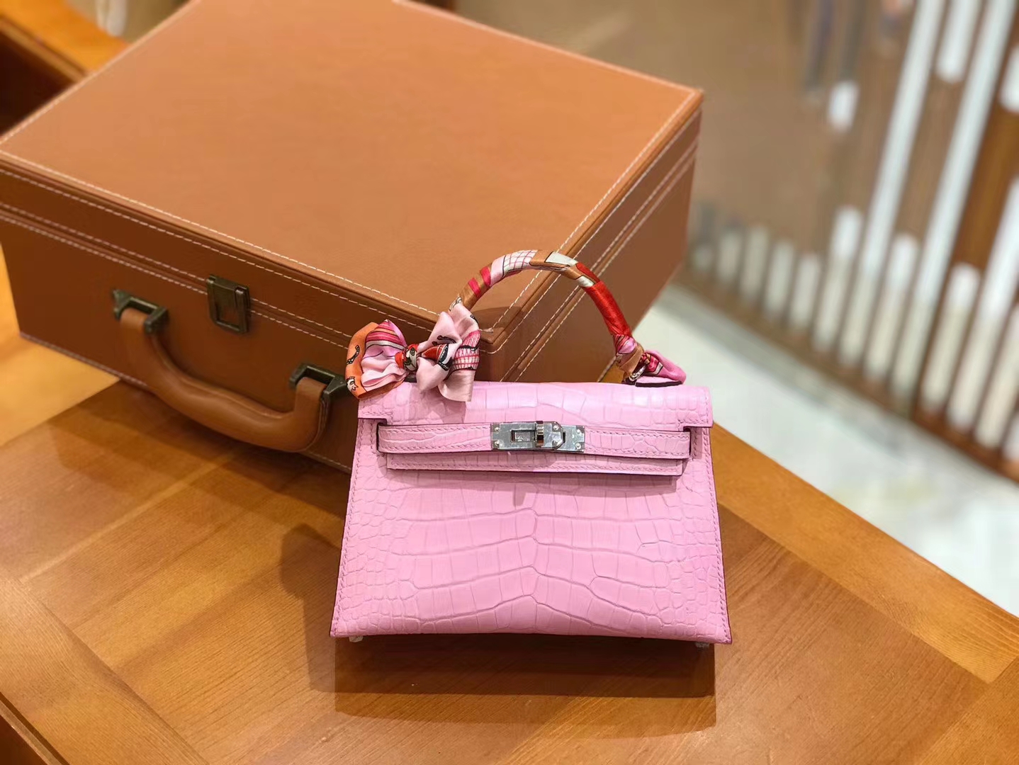 Hermès（爱马仕）Mini kelly 二代 樱花粉 美洲鳄鱼皮 银扣 原版蜜蜡线 顶级手缝