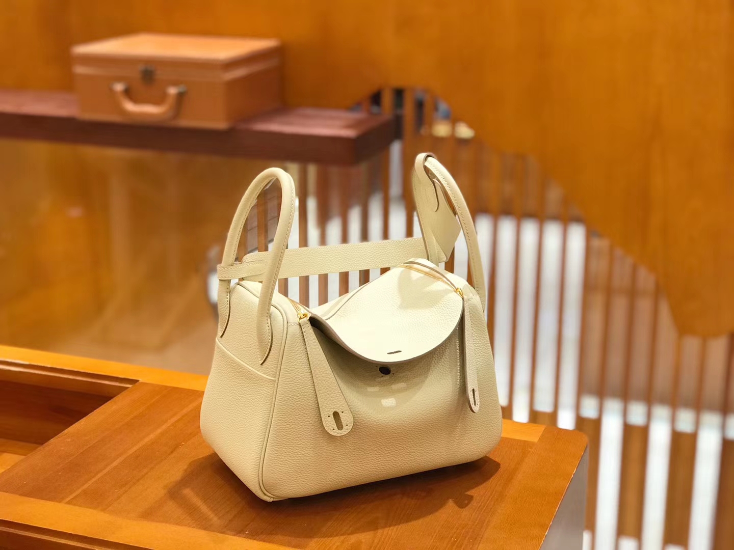 Hermès（爱马仕）Lindy 26cm 奶昔白 Togo 牛皮 金扣 原版蜜蜡线 顶级手缝