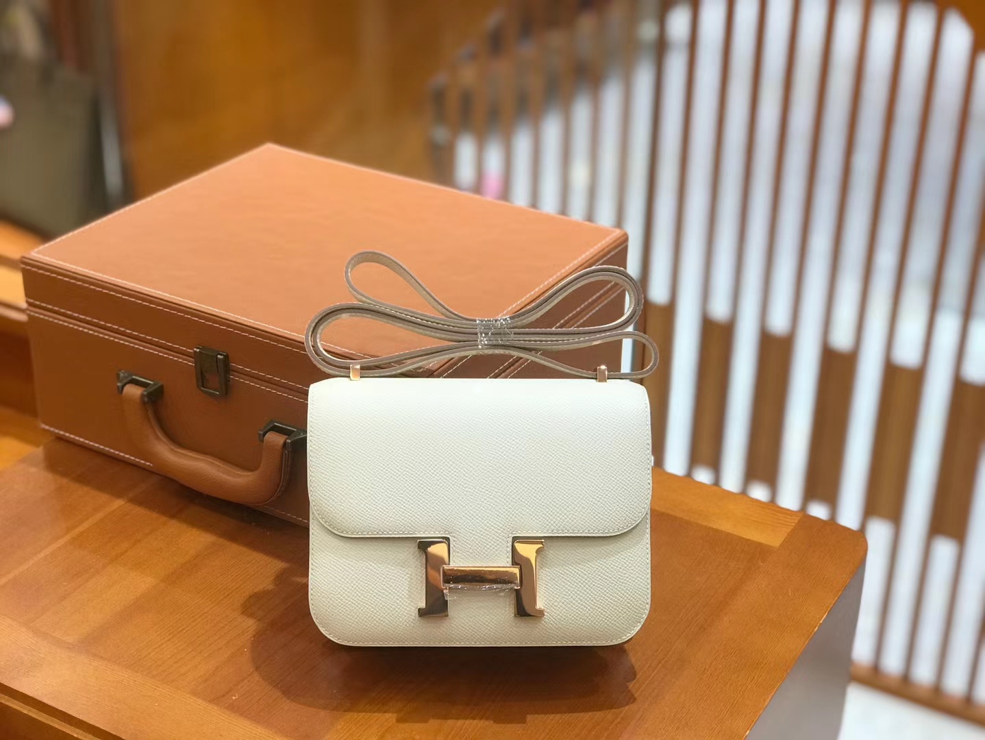 Hermès（爱马仕）Constance 空姐包 奶昔白 Epsom 掌纹小牛皮 玫瑰金扣 原版蜜蜡线 18cm