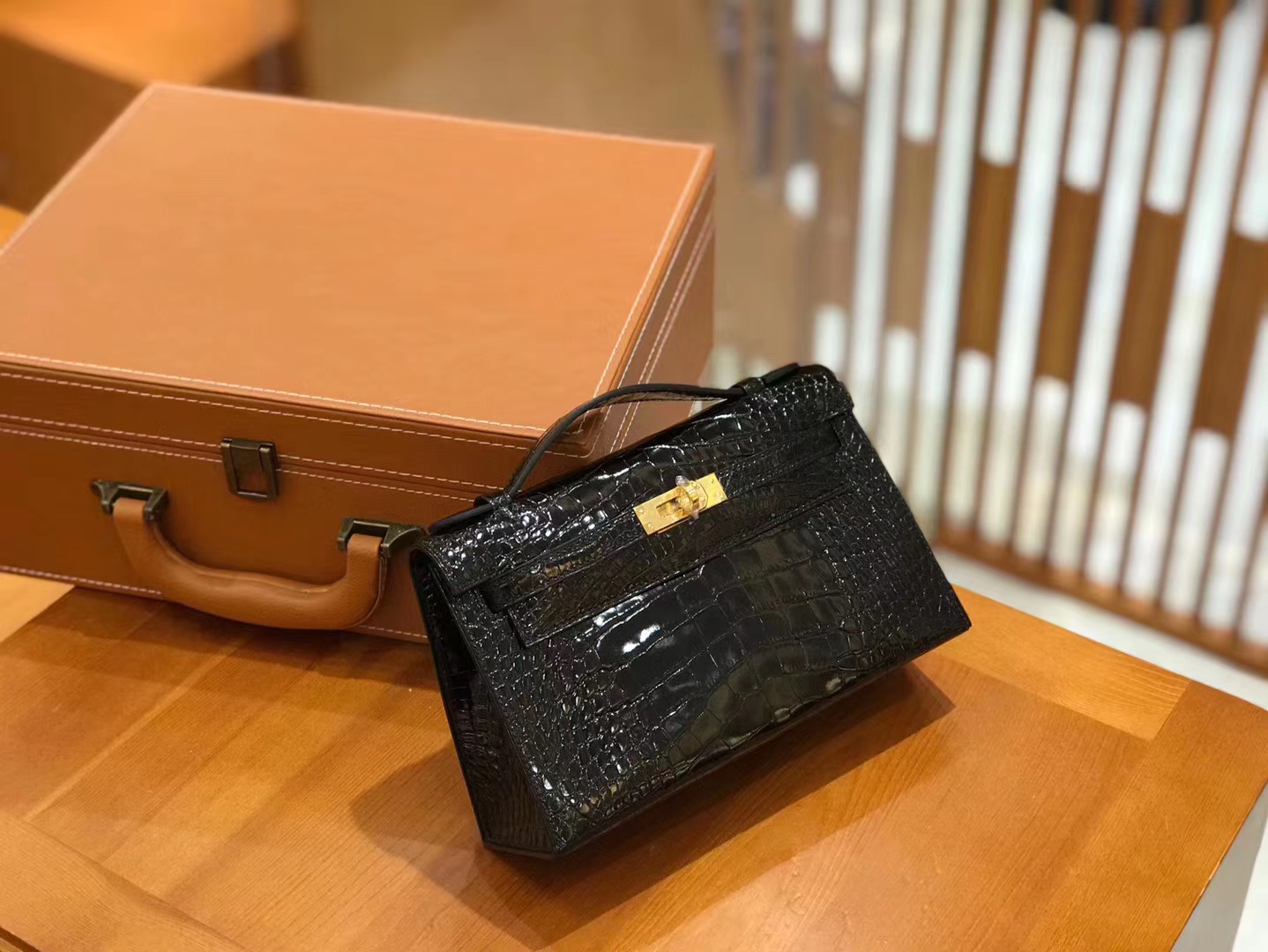 Hermès（爱马仕）Mini kelly 一代 经典黑 美洲鳄鱼皮 金扣 原版蜜蜡线 顶级手缝