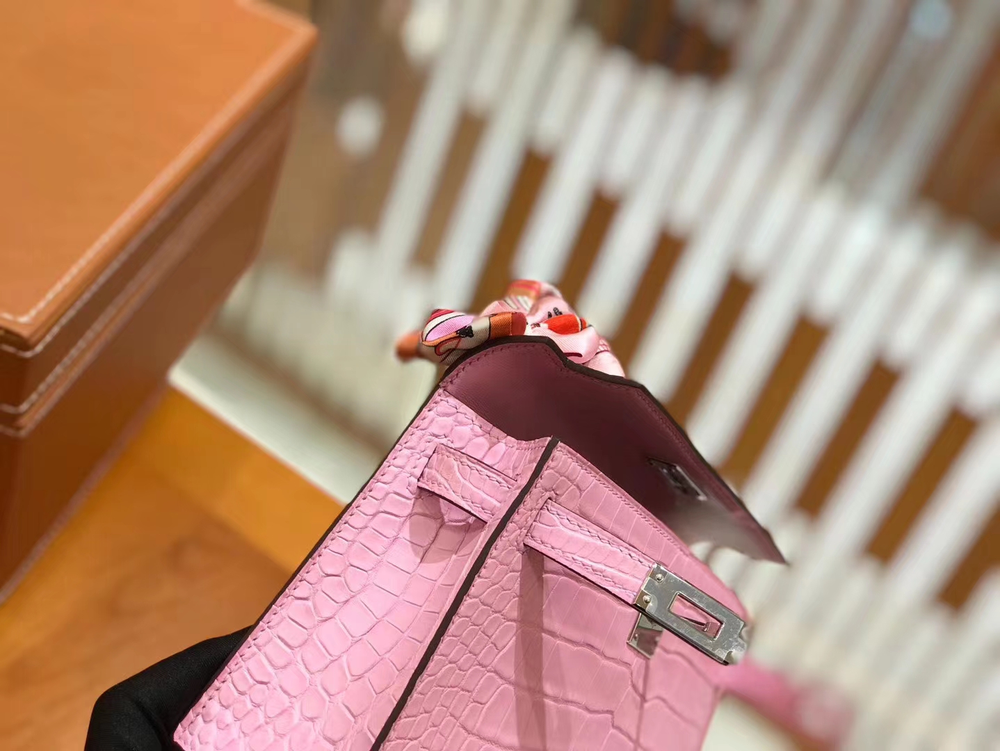 Hermès（爱马仕）Mini kelly 二代 樱花粉 美洲鳄鱼皮 银扣 原版蜜蜡线 顶级手缝