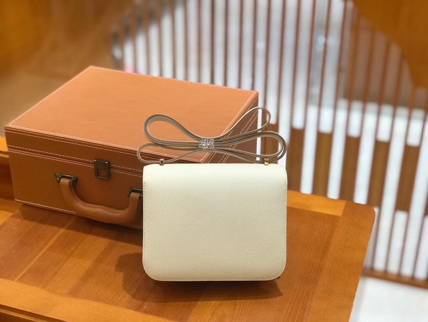 Hermès（爱马仕）Constance 空姐包 奶昔白 Epsom 掌纹小牛皮 玫瑰金扣 原版蜜蜡线 18cm