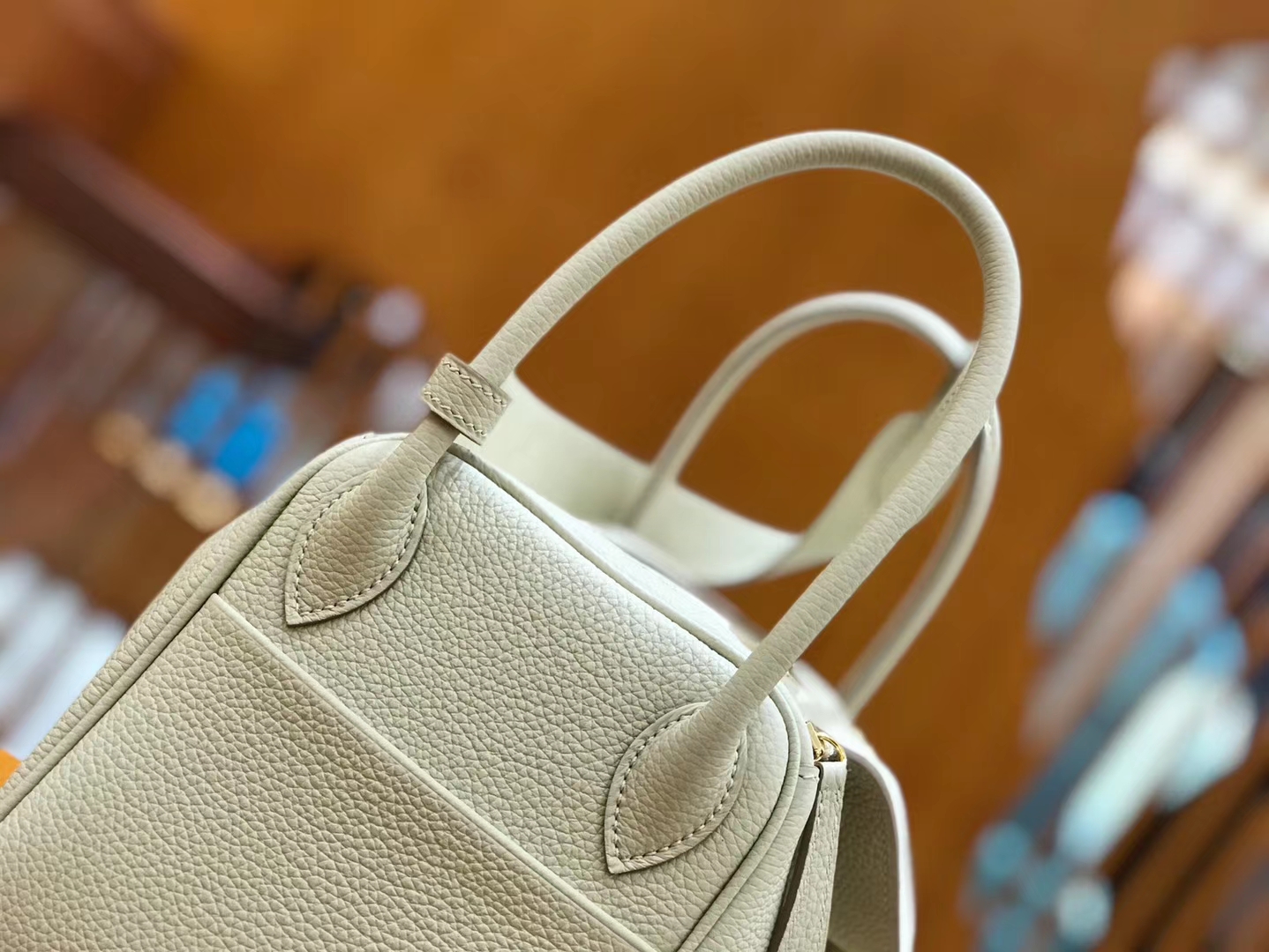 Hermès（爱马仕）Lindy 26cm 奶昔白 Togo 牛皮 金扣 原版蜜蜡线 顶级手缝