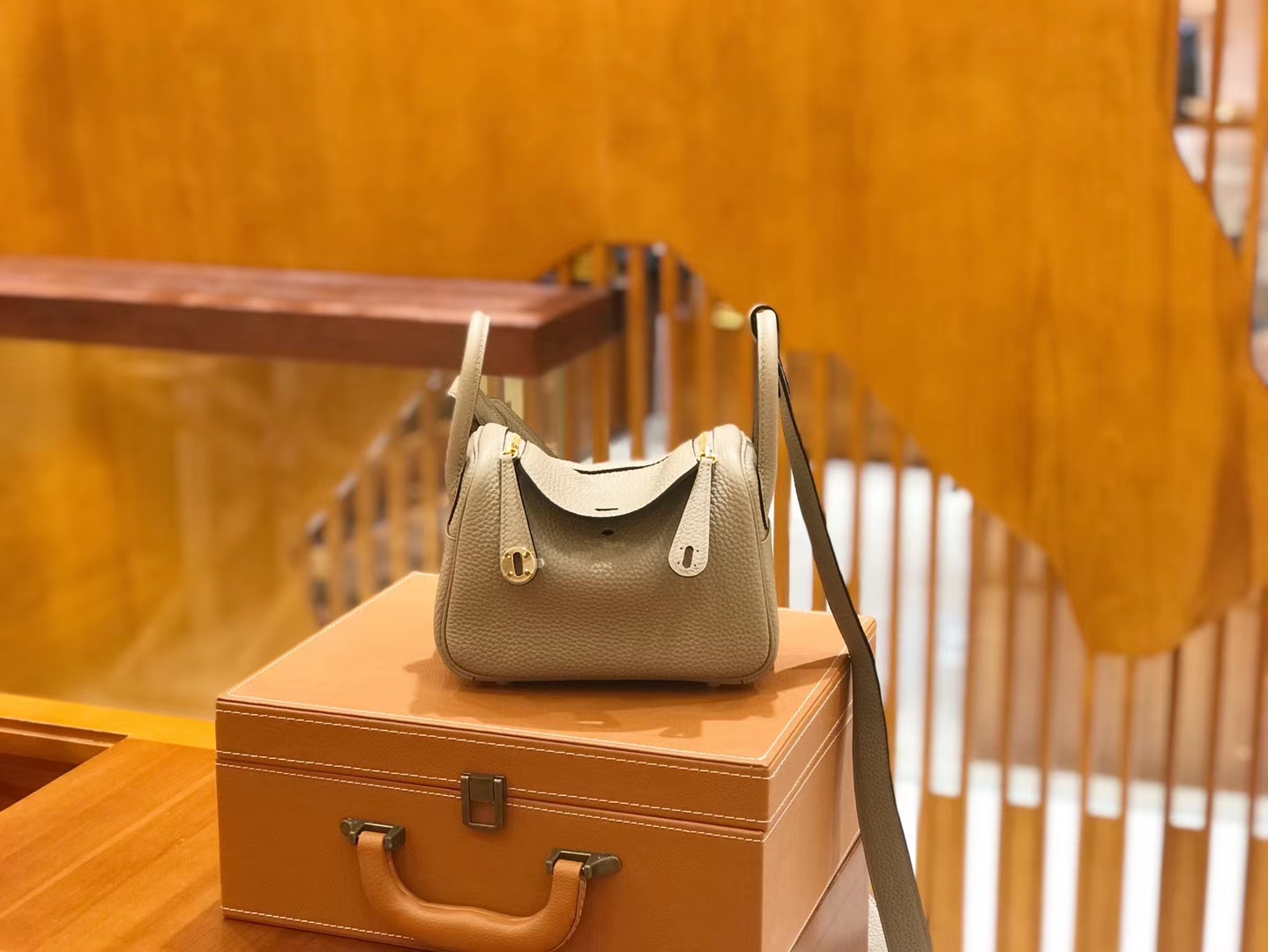 Hermès（爱马仕）Mini Lindy 18cm 斑鸠灰 Togo牛皮 金扣 原版蜜蜡线 顶级手缝