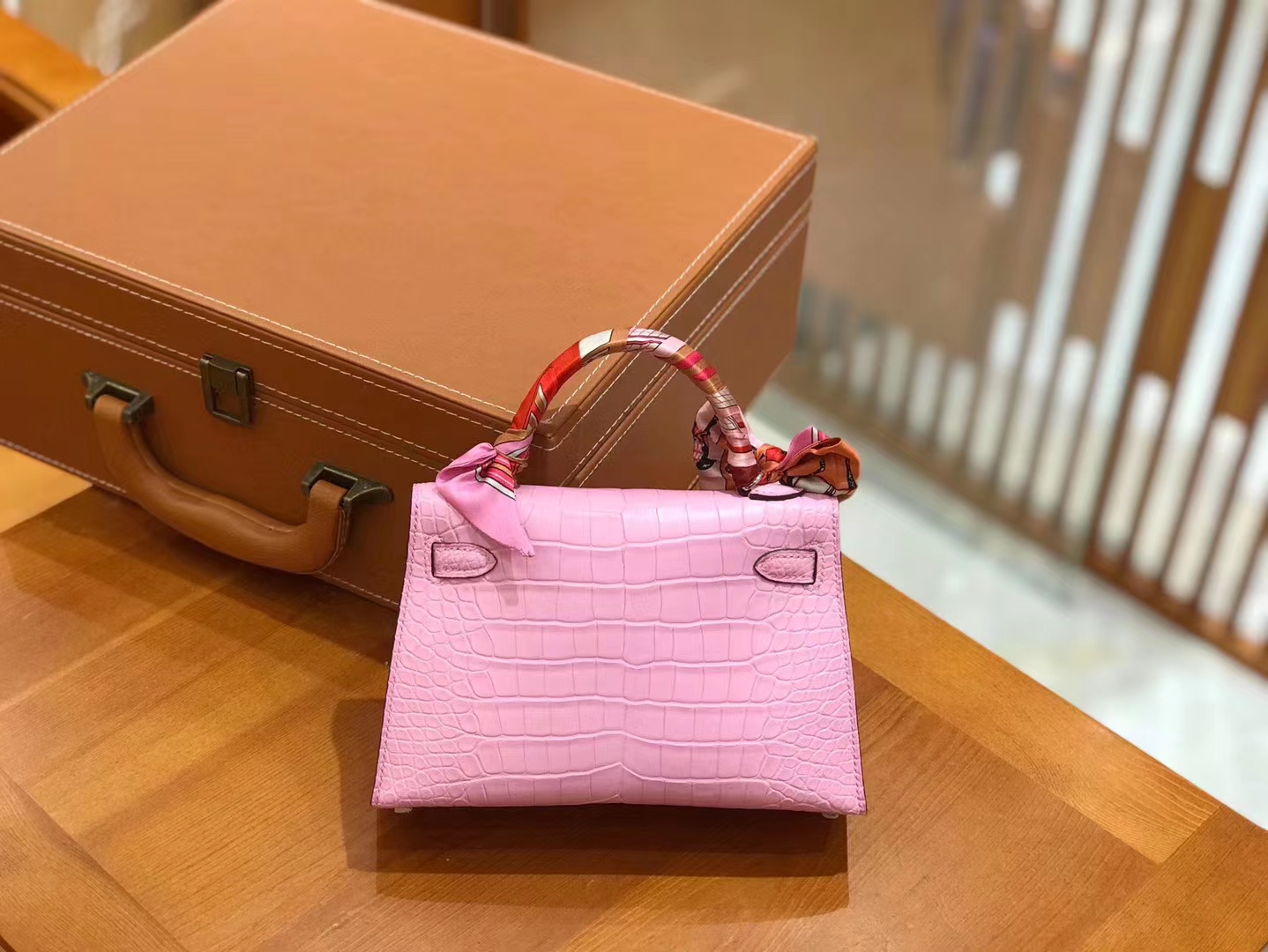 Hermès（爱马仕）Mini kelly 二代 樱花粉 美洲鳄鱼皮 银扣 原版蜜蜡线 顶级手缝