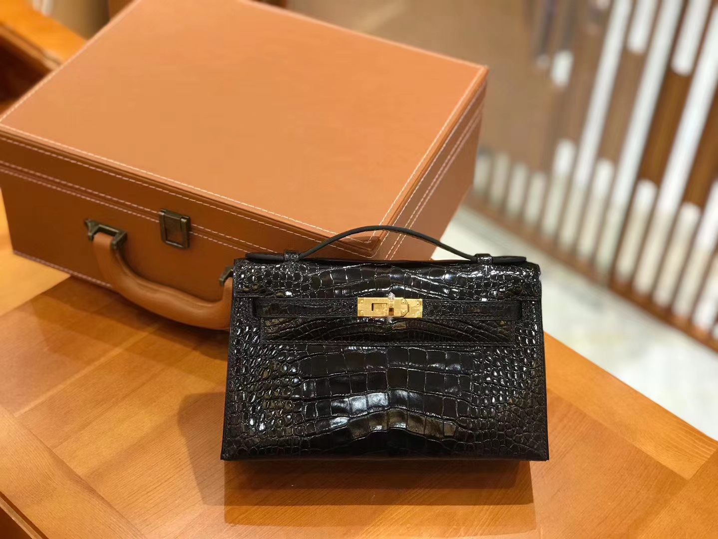Hermès（爱马仕）Mini kelly 一代 经典黑 美洲鳄鱼皮 金扣 原版蜜蜡线 顶级手缝