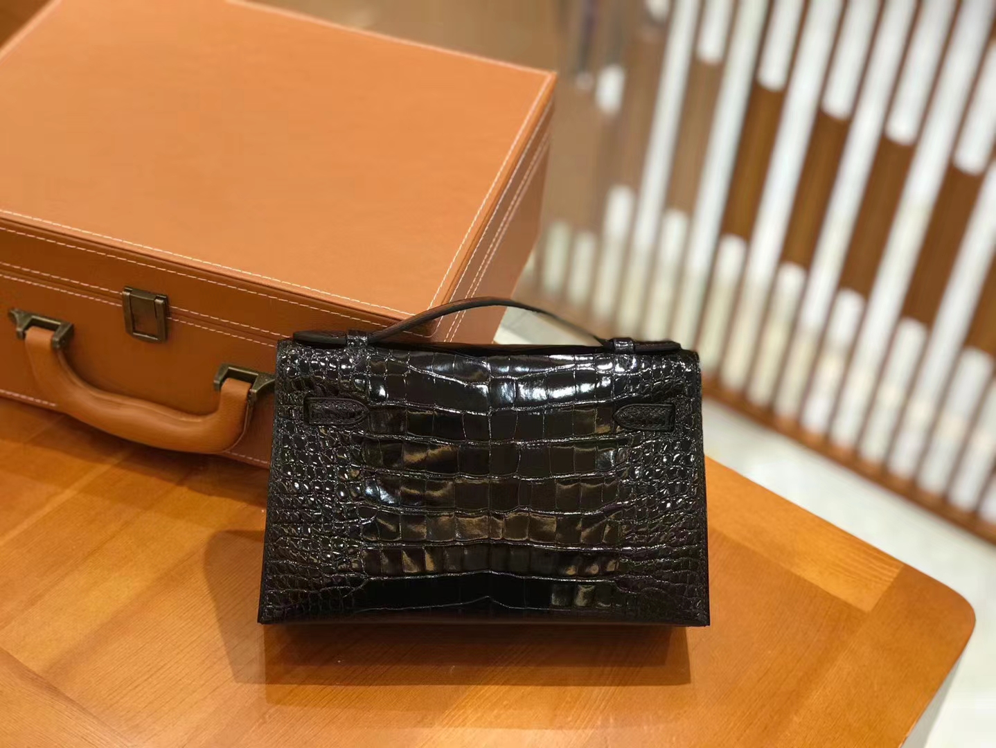 Hermès（爱马仕）Mini kelly 一代 经典黑 美洲鳄鱼皮 金扣 原版蜜蜡线 顶级手缝